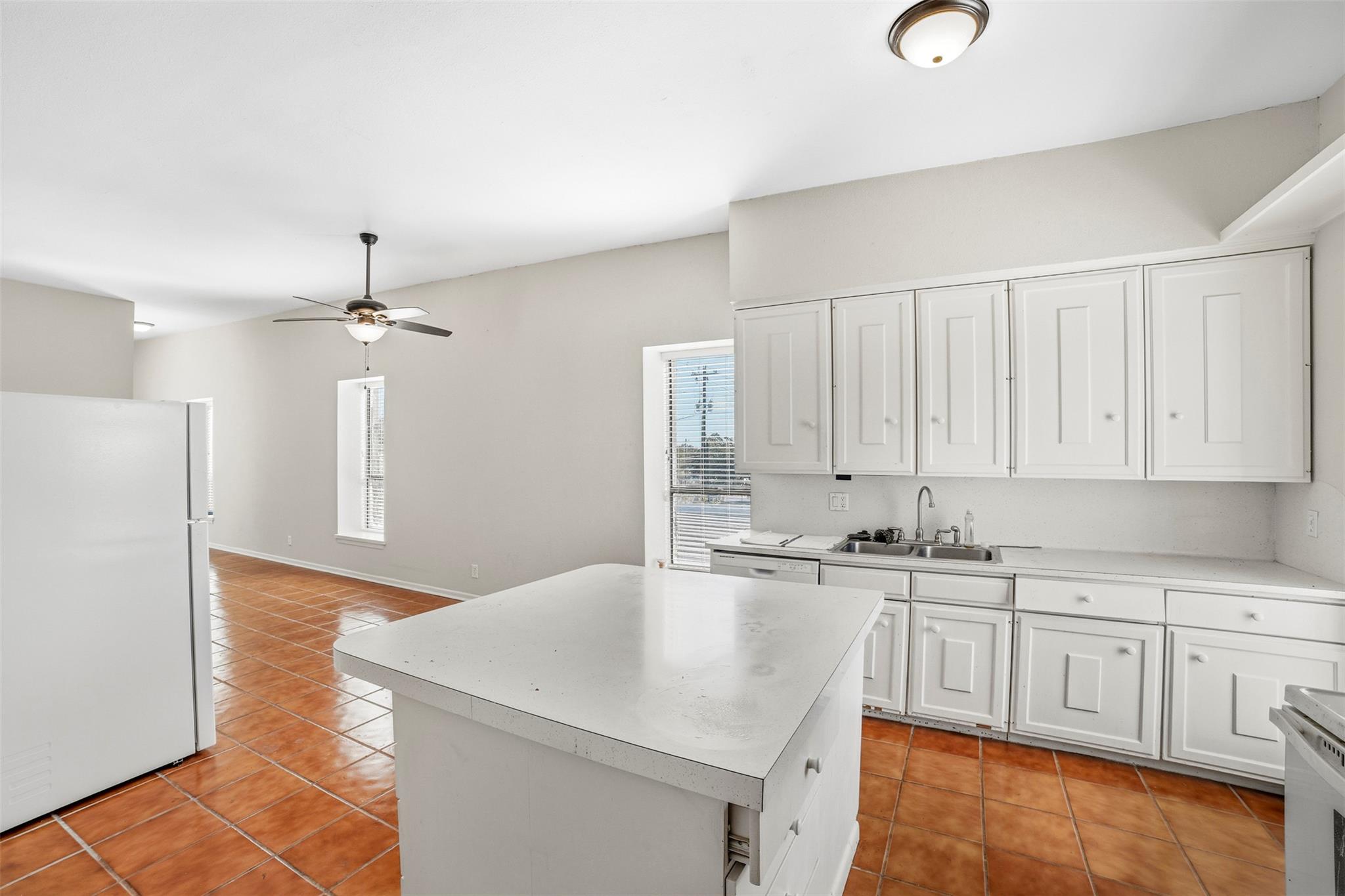 923 LOOP 332 St, Liberty Hill, TX 78642