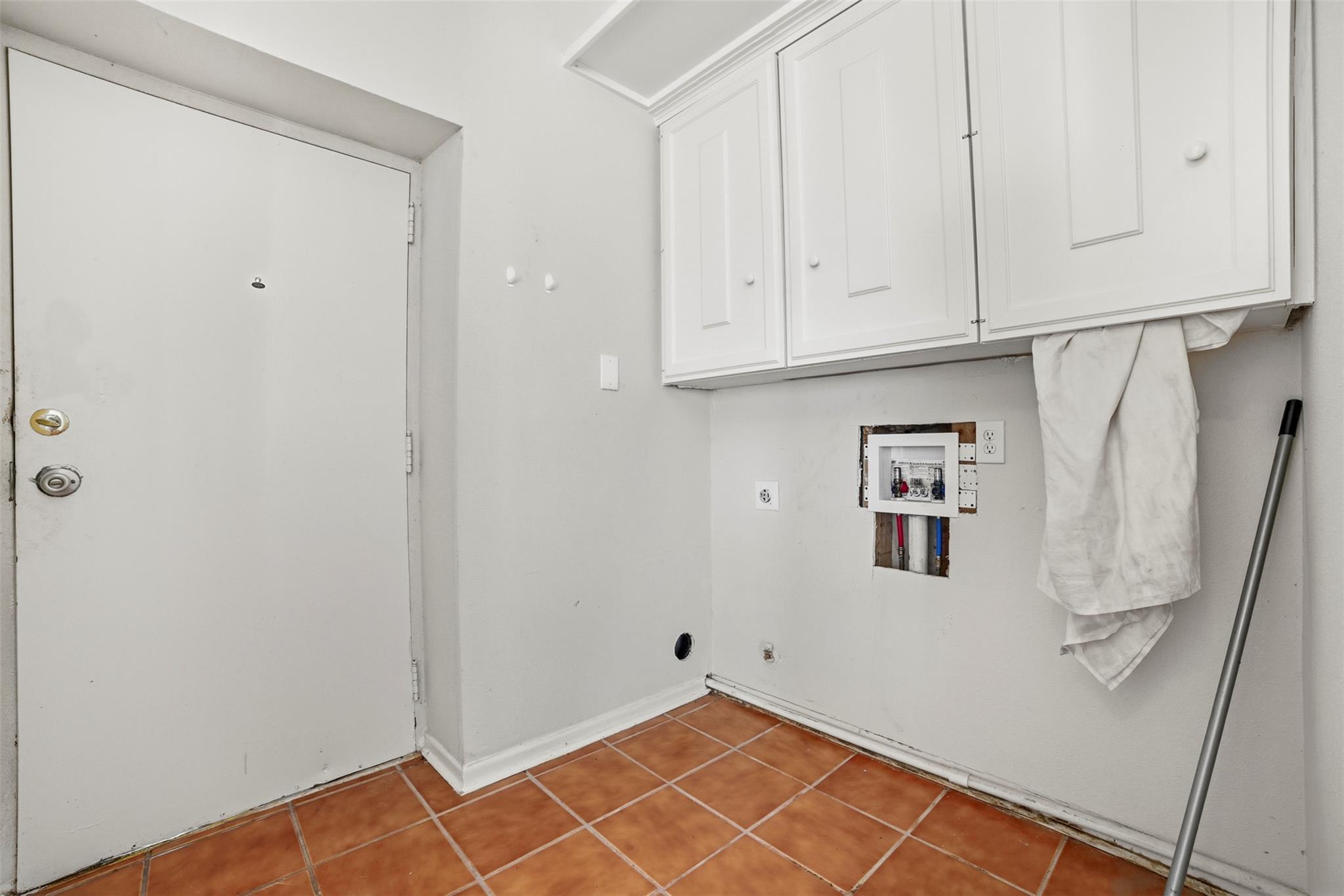 923 LOOP 332 St, Liberty Hill, TX 78642