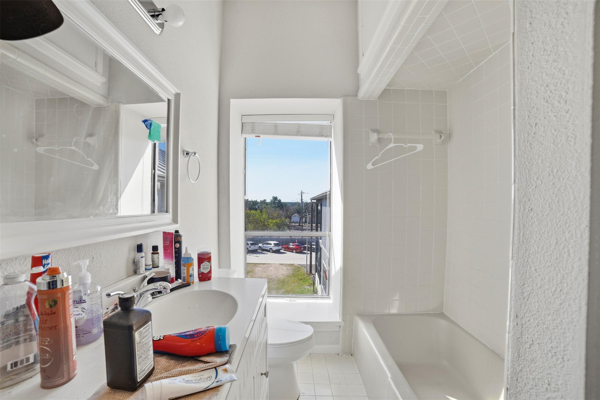 923 LOOP 332 St, Liberty Hill, TX 78642