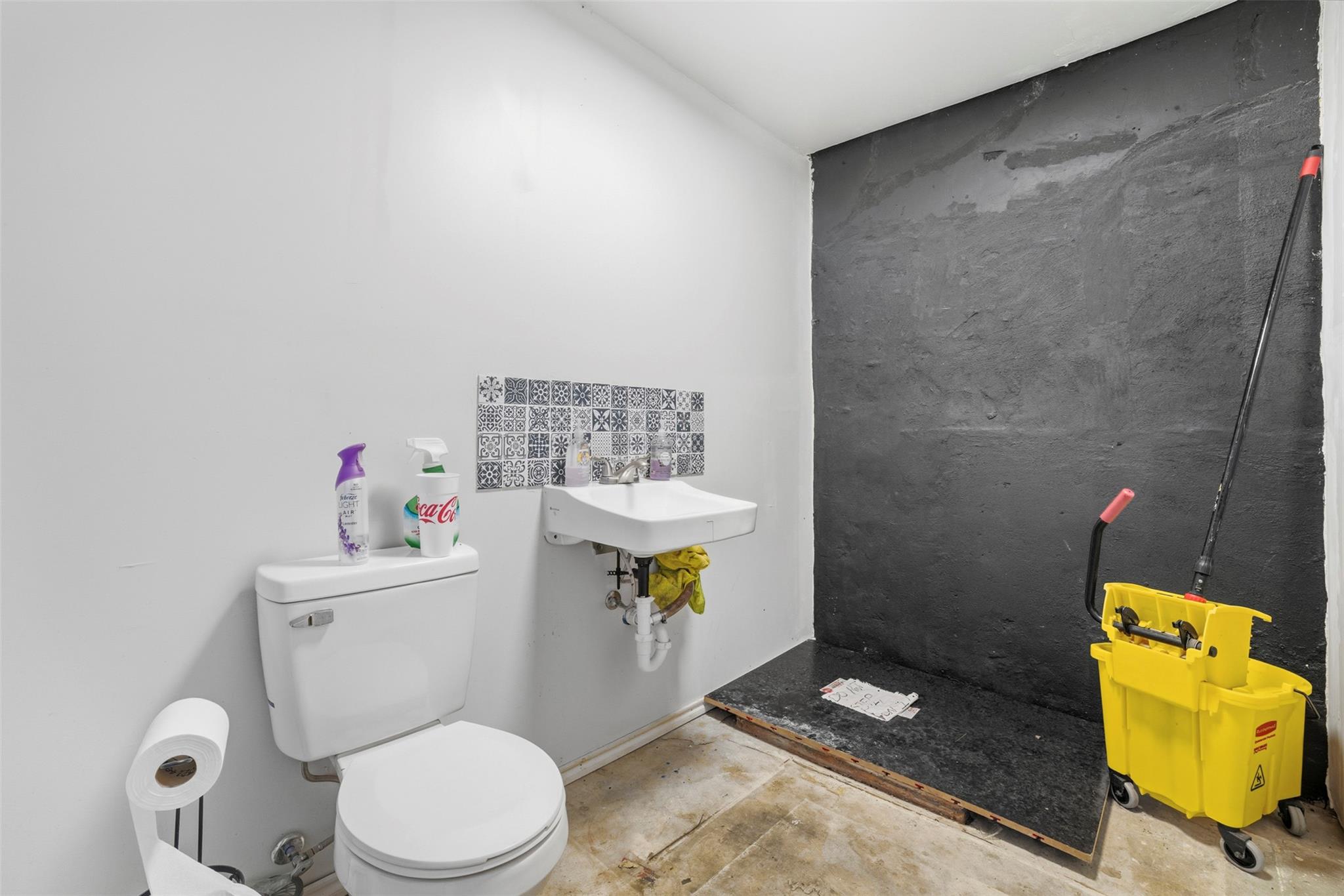 923 LOOP 332 St, Liberty Hill, TX 78642