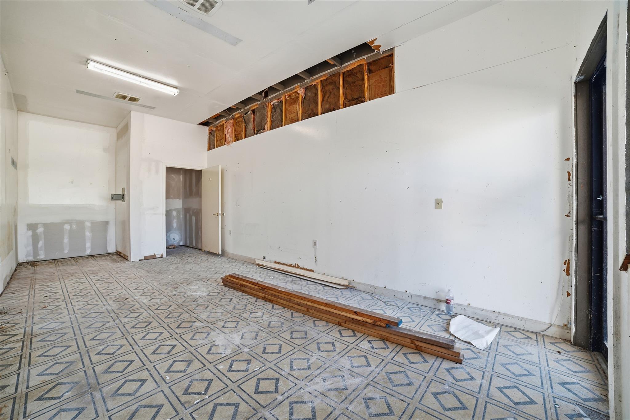 1017 LOOP 332 St, Liberty Hill, TX 78642