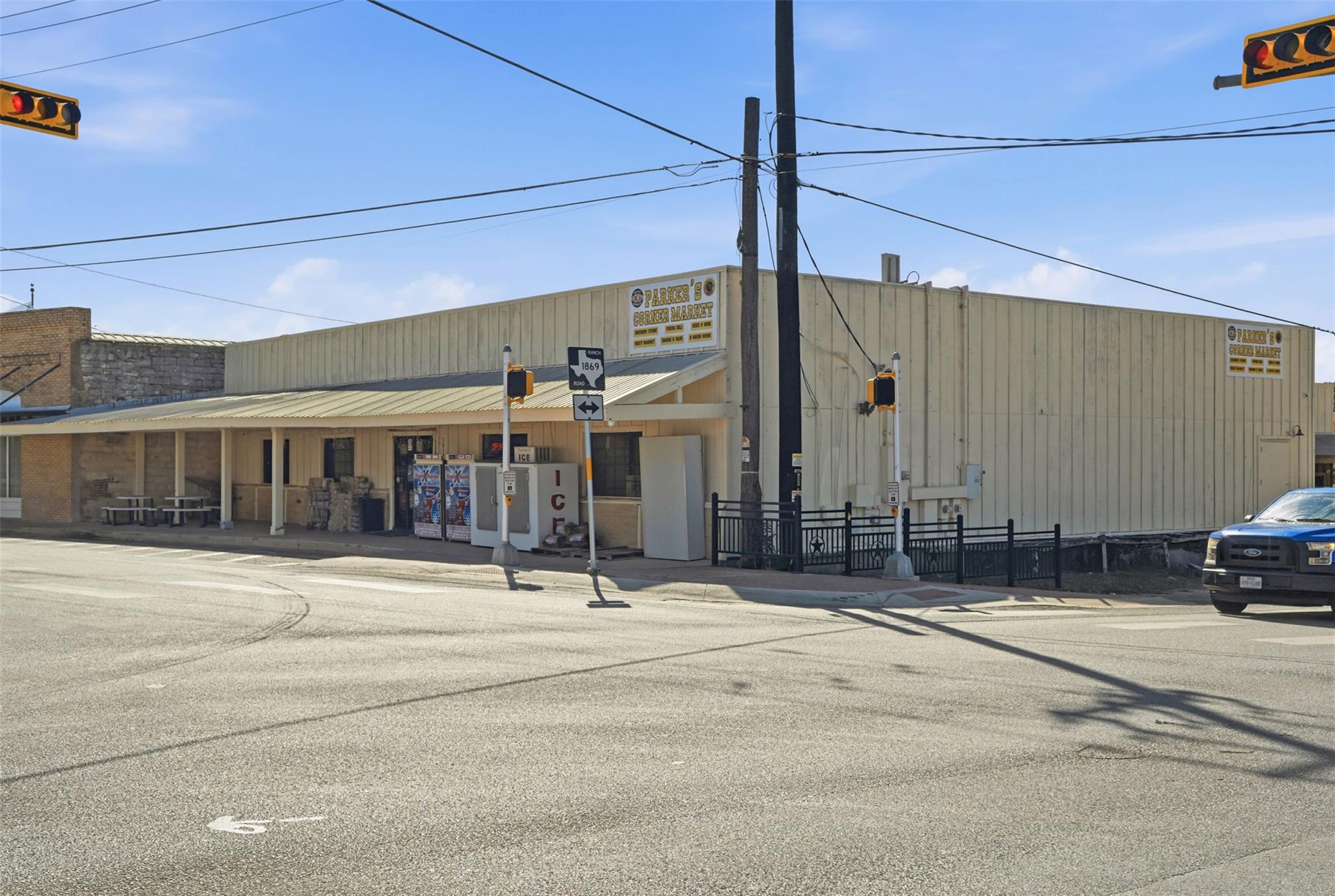 1017 LOOP 332 St, Liberty Hill, TX 78642