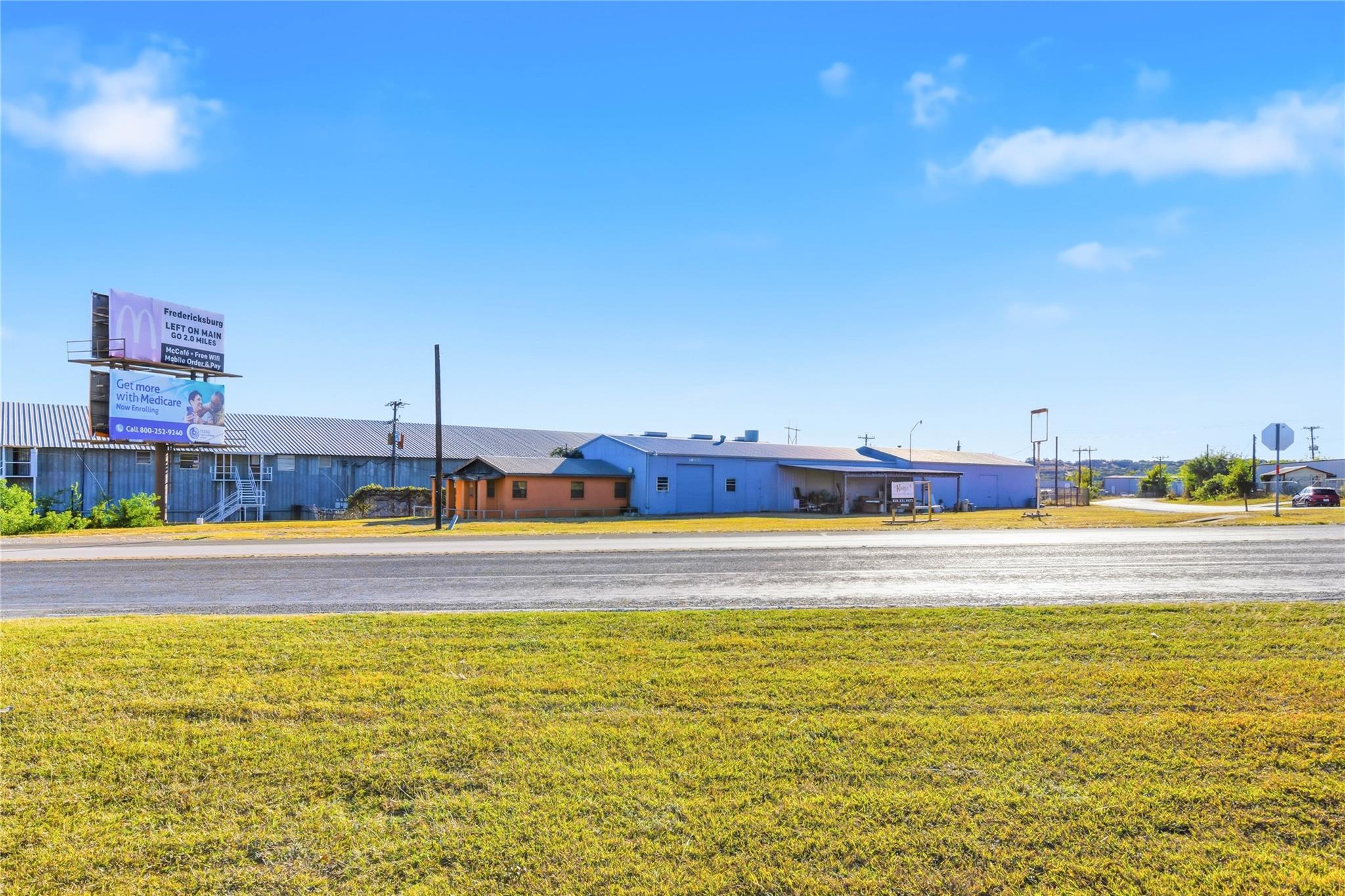 13 Jack Nixon Rds, Fredericksburg, TX 78624