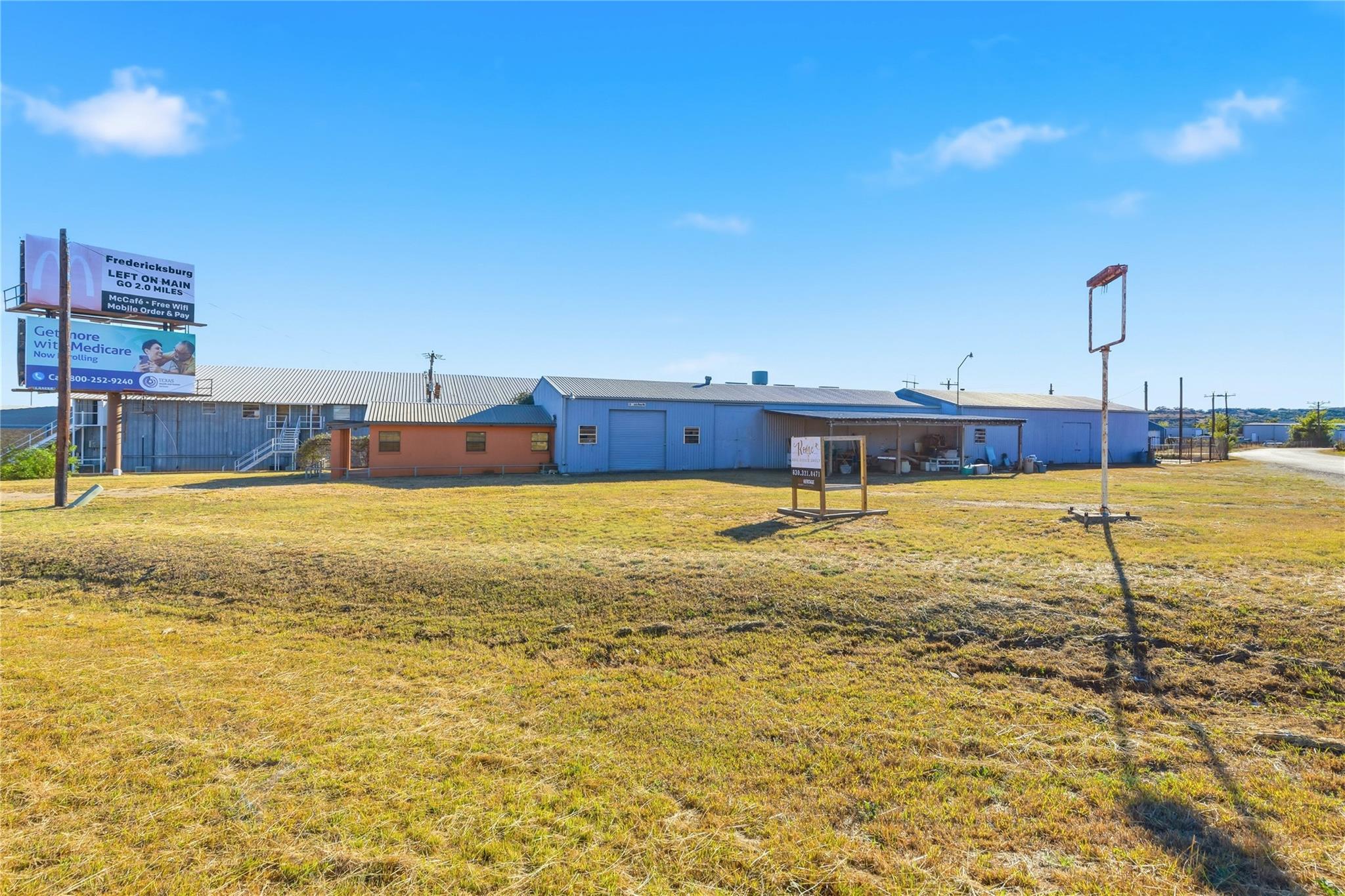 13 Jack Nixon Rds, Fredericksburg, TX 78624