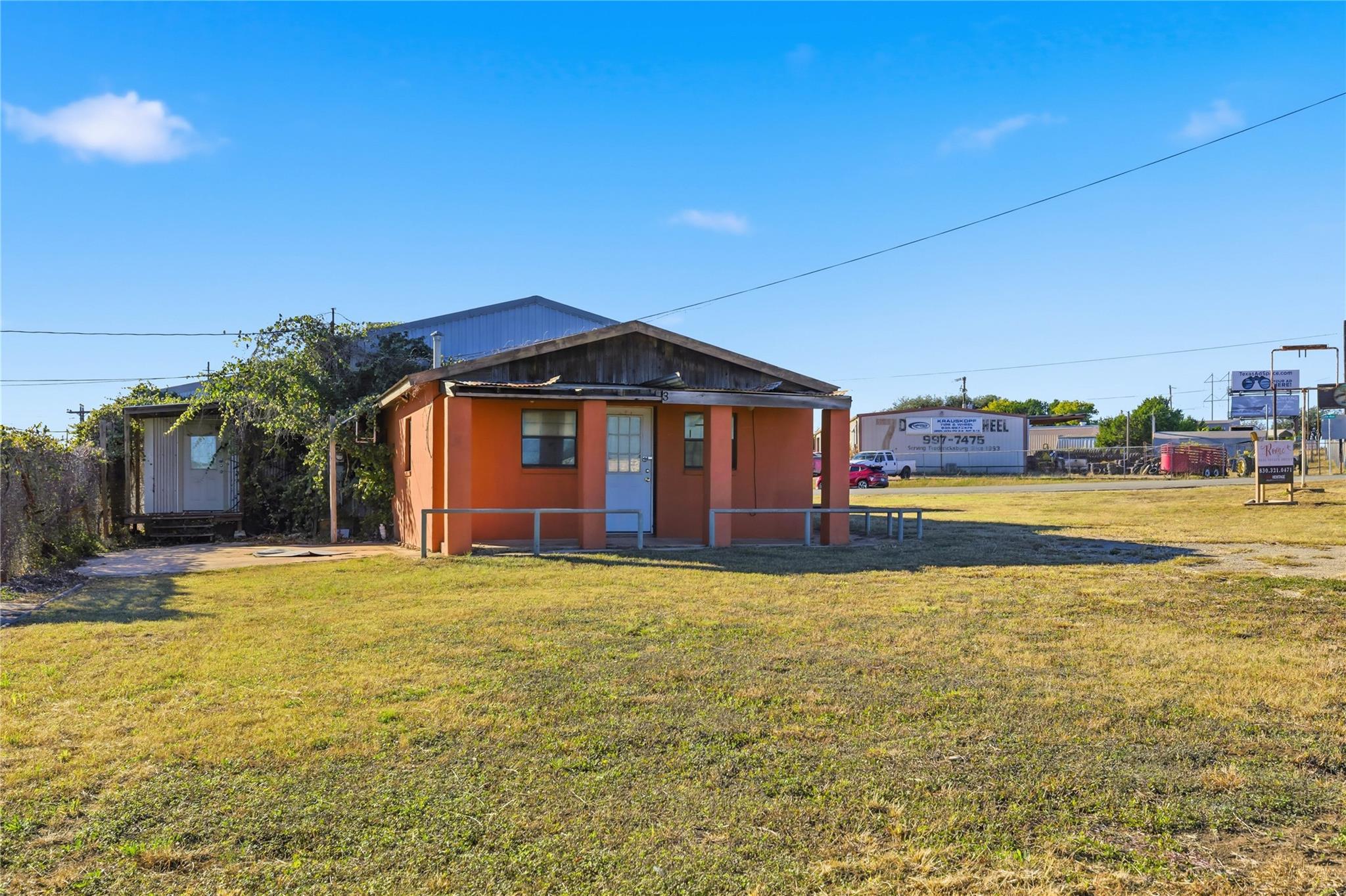 13 Jack Nixon Rds, Fredericksburg, TX 78624