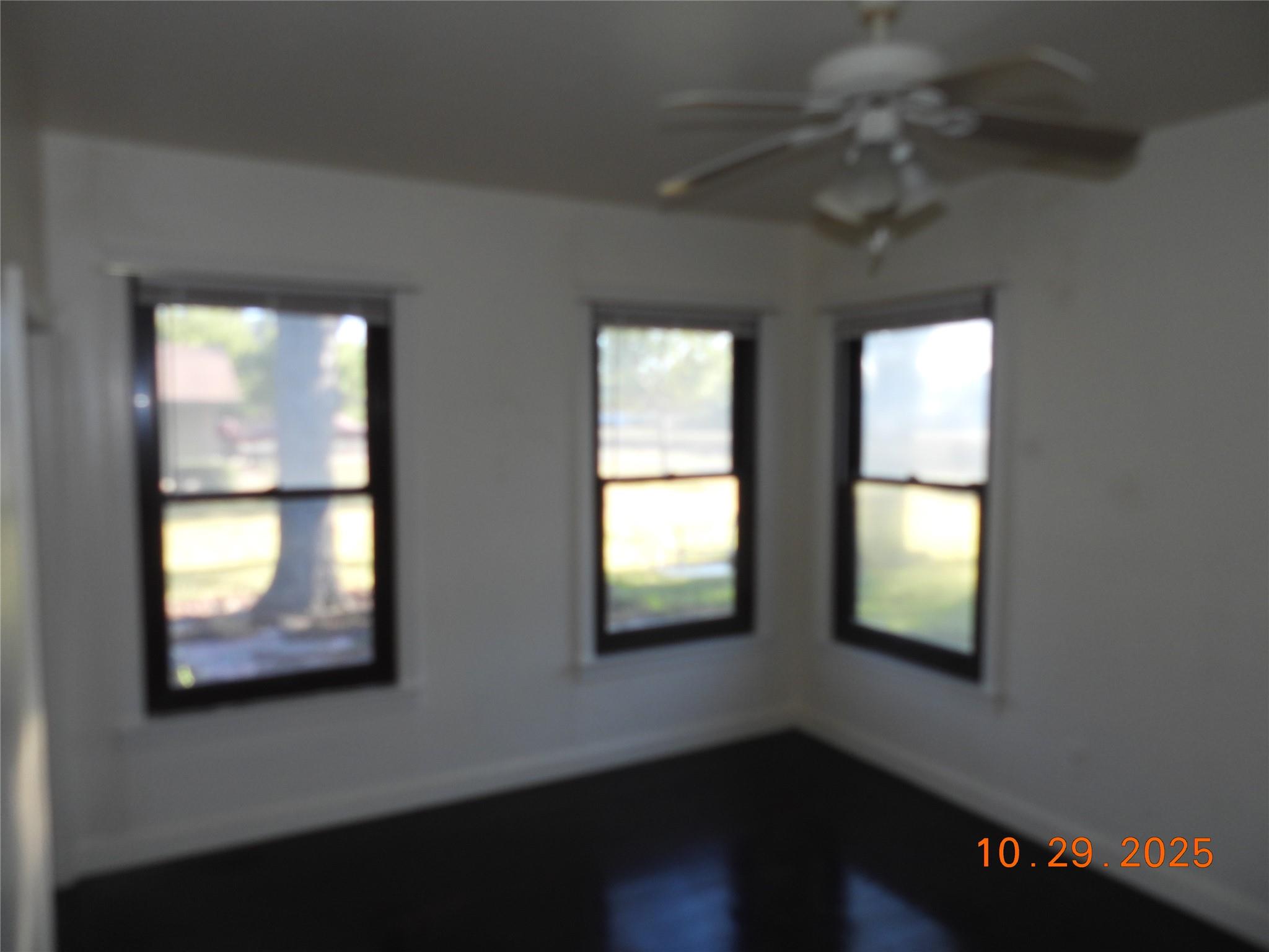 2510 Meadow Ln, Taylor, TX 76574