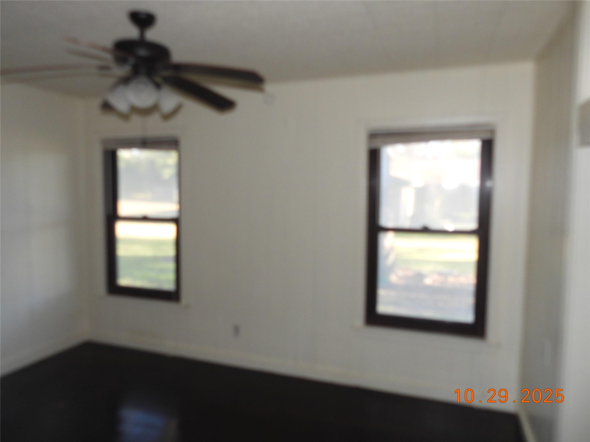 2510 Meadow Ln, Taylor, TX 76574