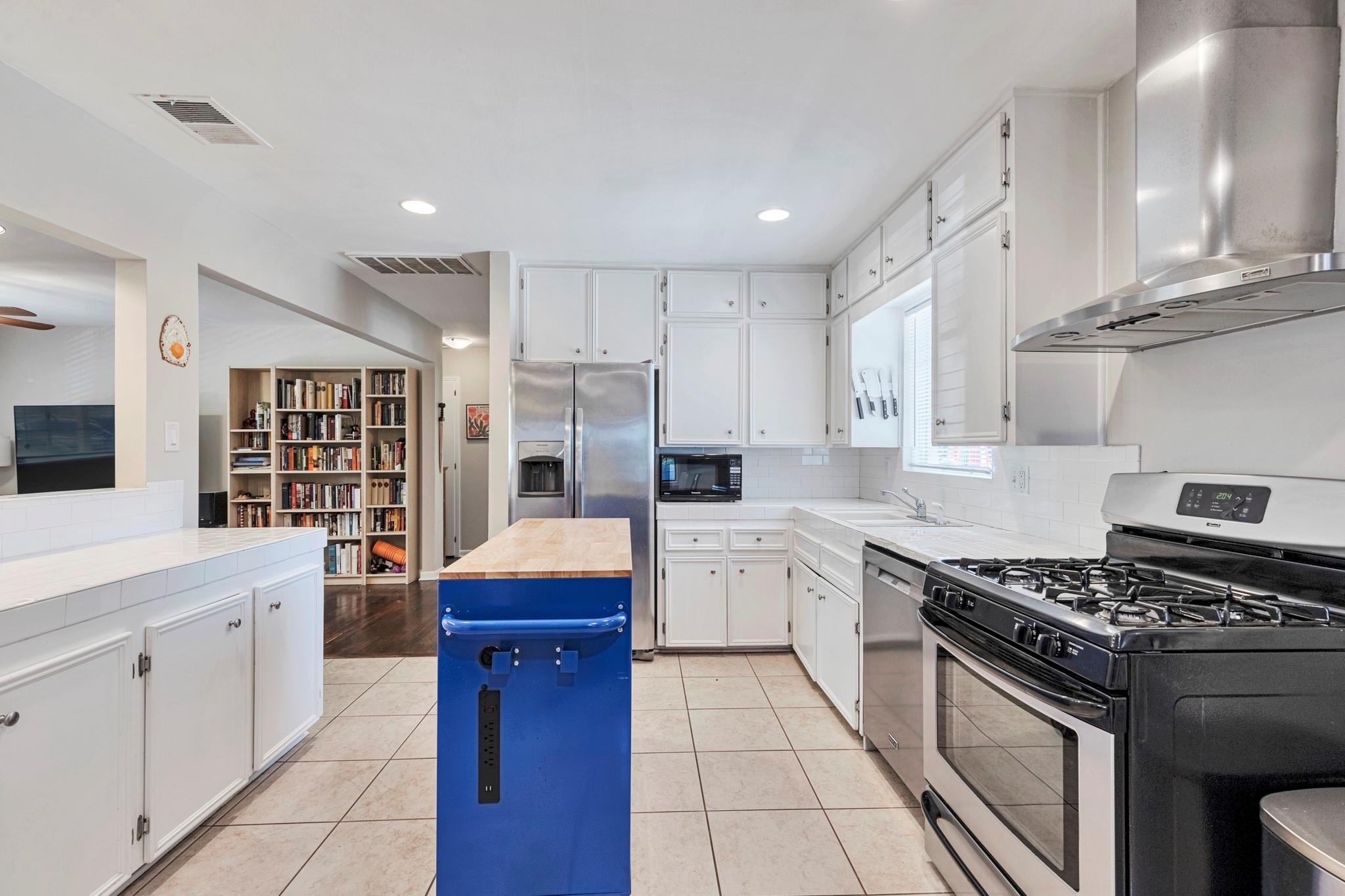 1715 W Saint Johns Ave, Austin, TX 78757