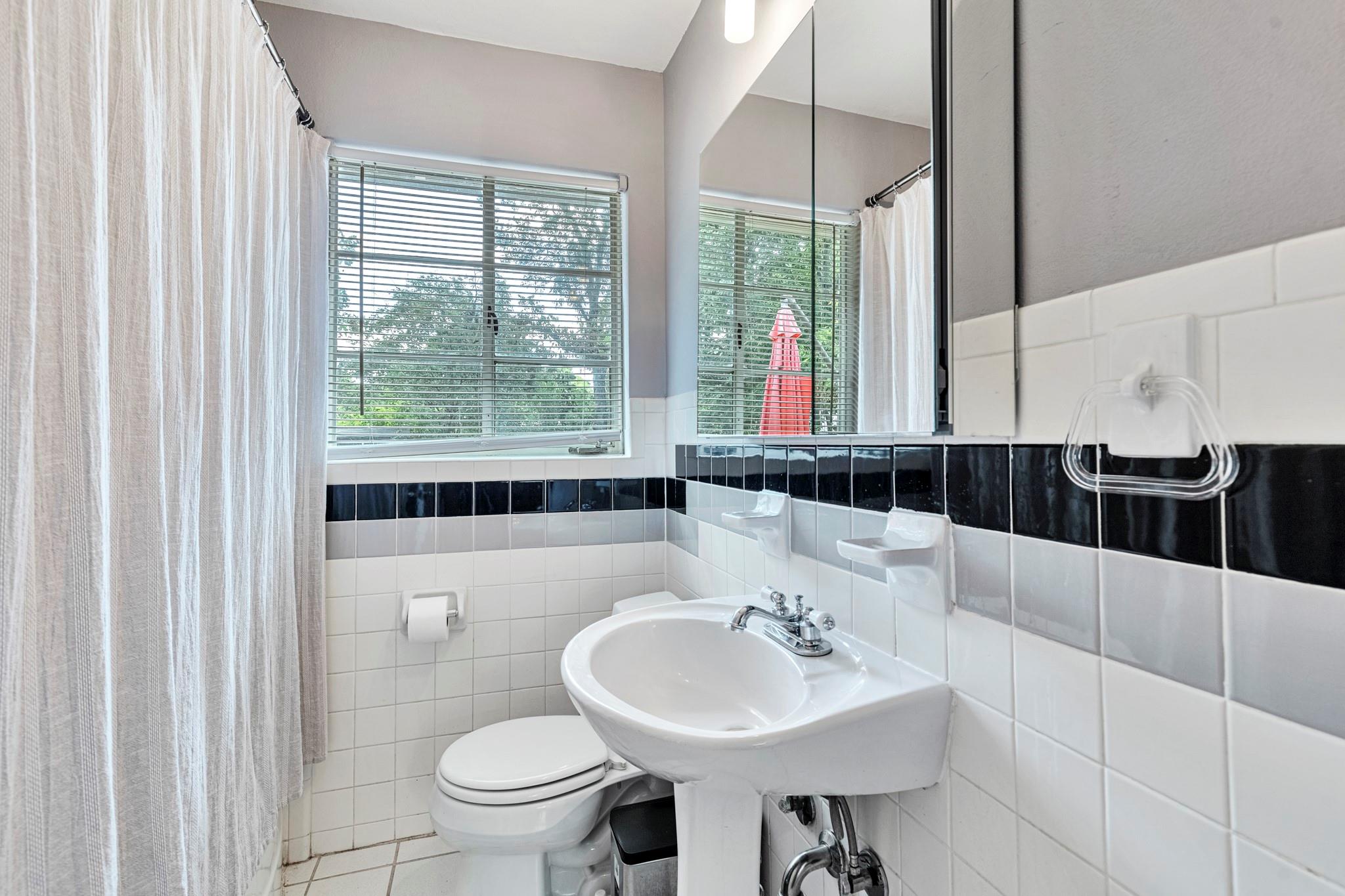 1715 W Saint Johns Ave, Austin, TX 78757