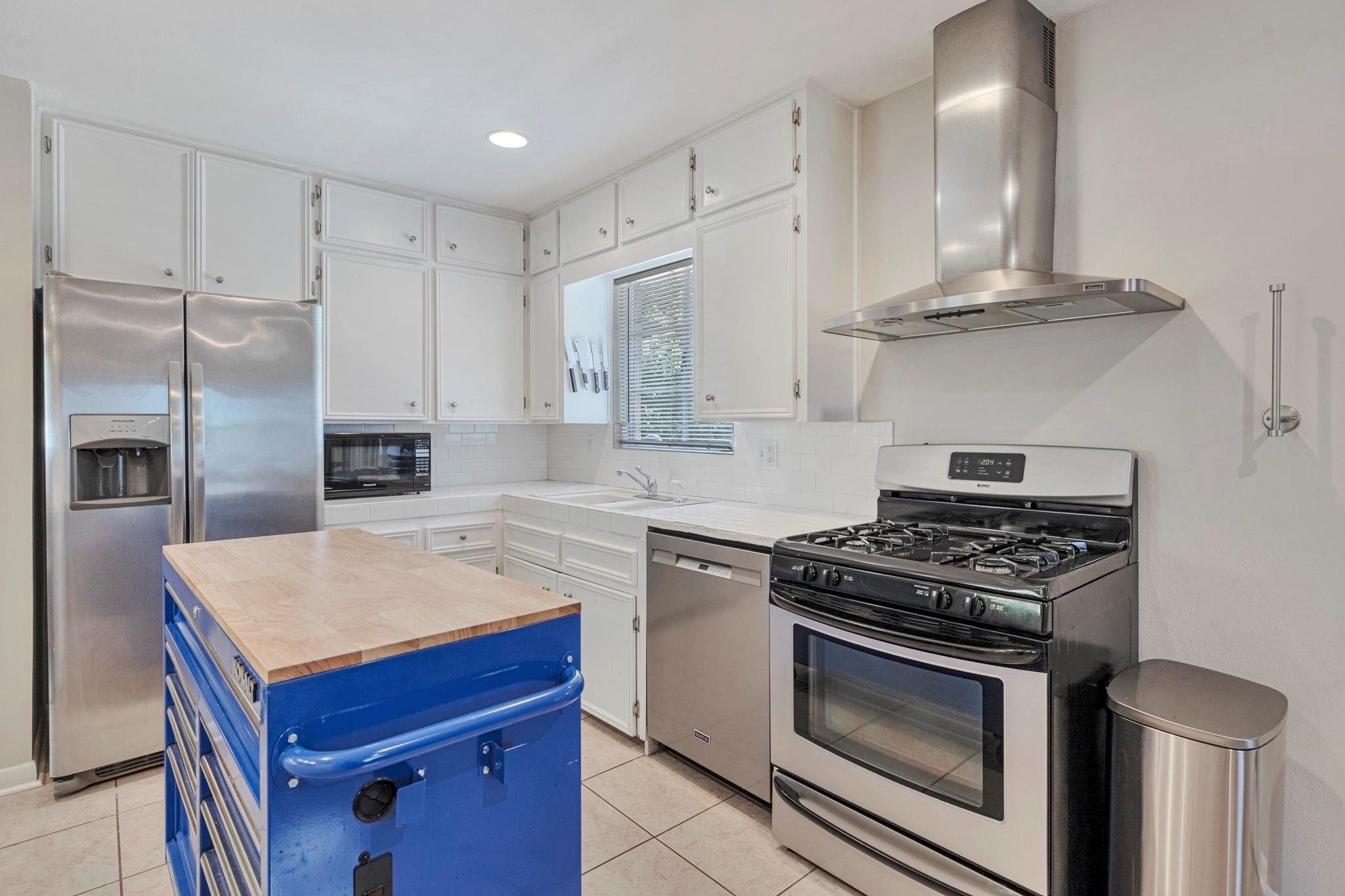 1715 W Saint Johns Ave, Austin, TX 78757