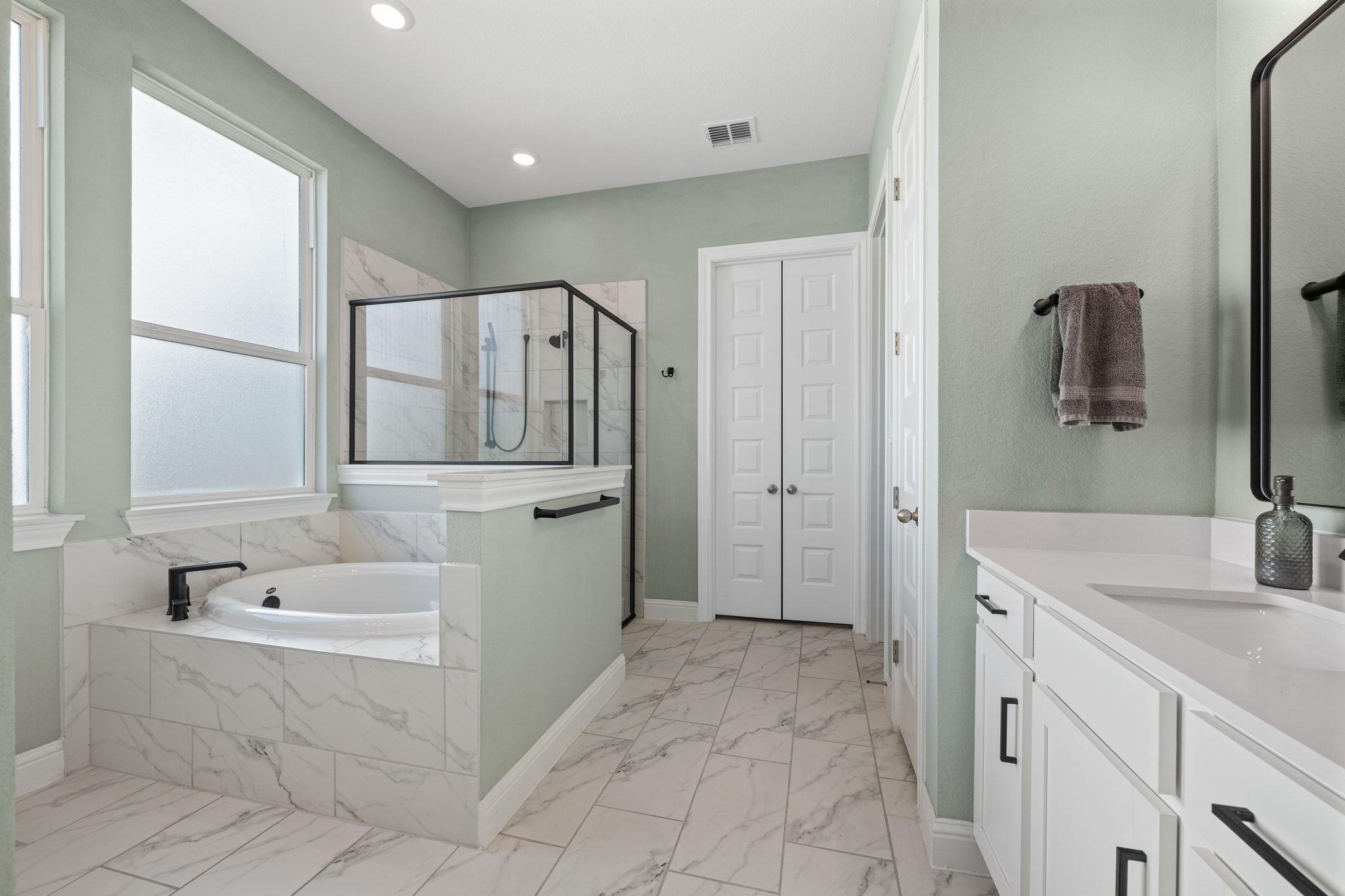 198 Crescent Moon Ct, Dripping Springs, TX 78620