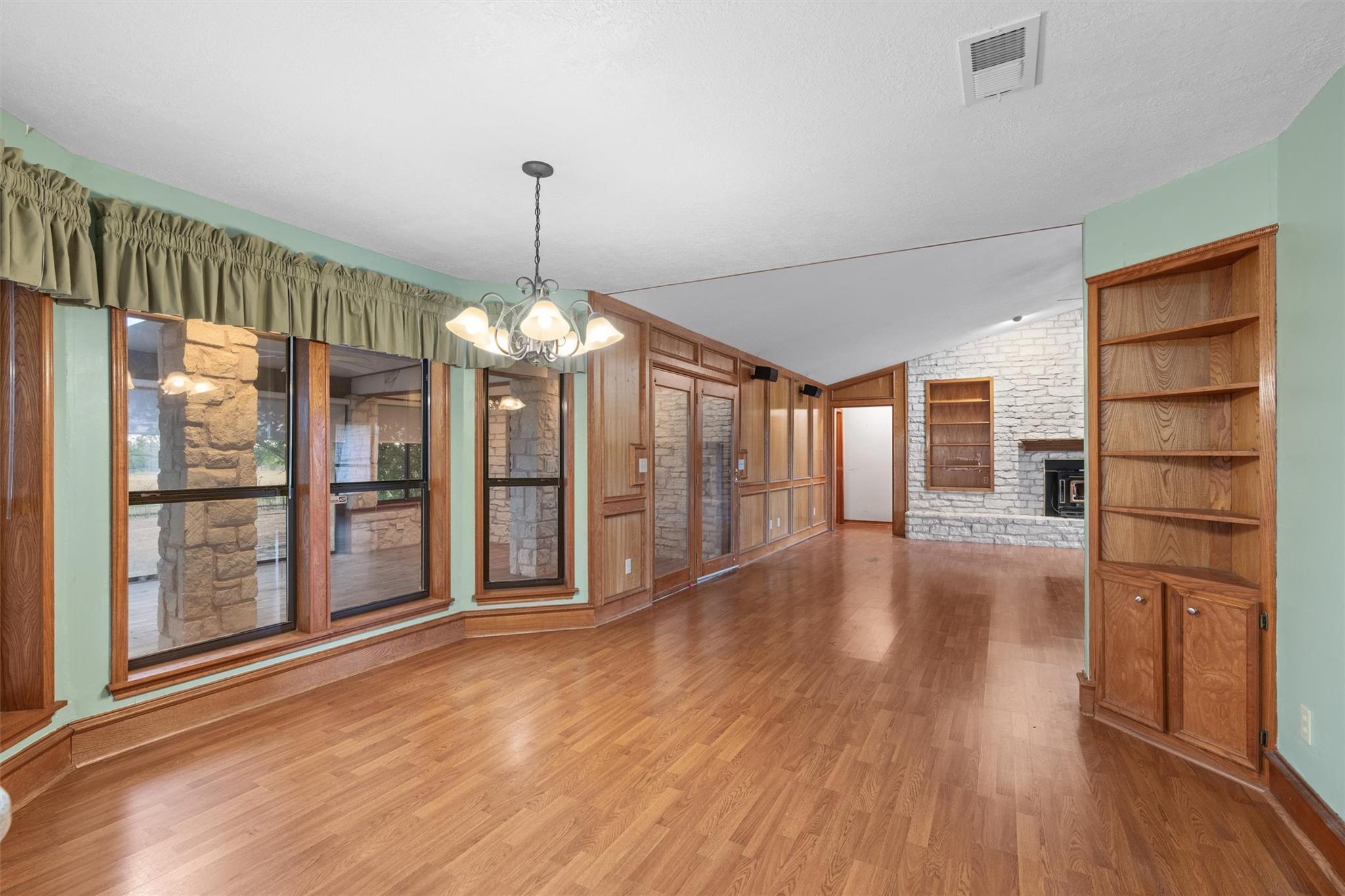 400 County Road 440 Rds, Thrall, TX 76578