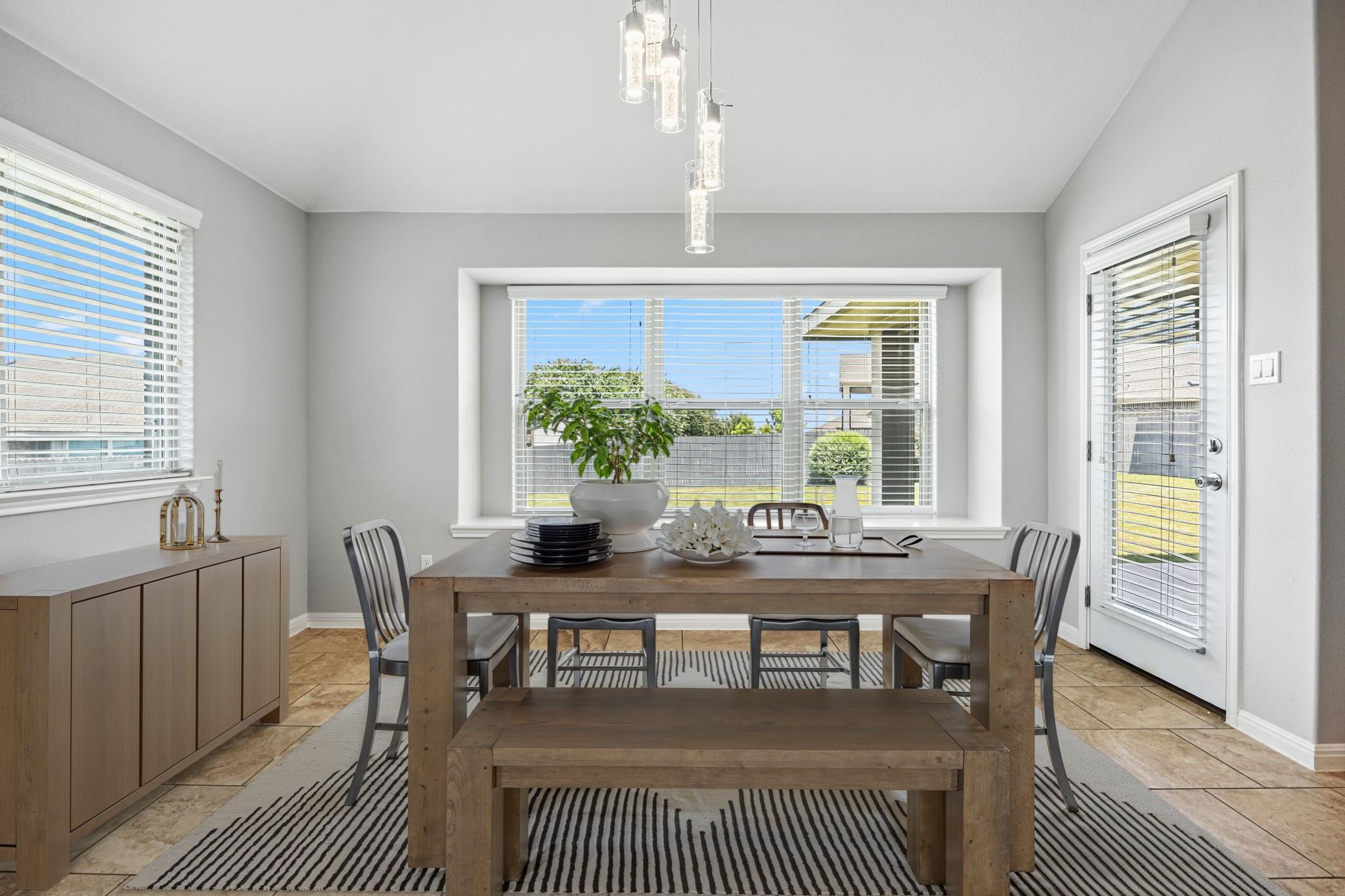 140 W Highfield St, Hutto, TX 78634