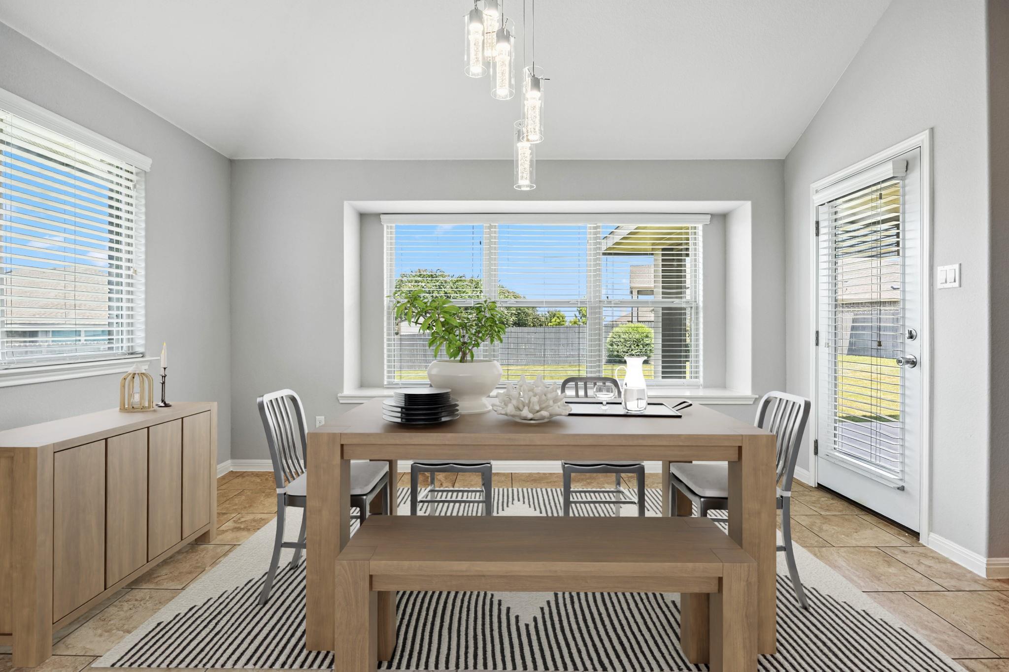 140 W Highfield St, Hutto, TX 78634