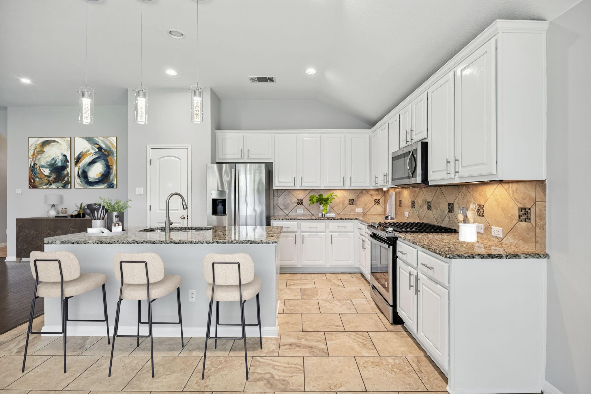 140 W Highfield St, Hutto, TX 78634