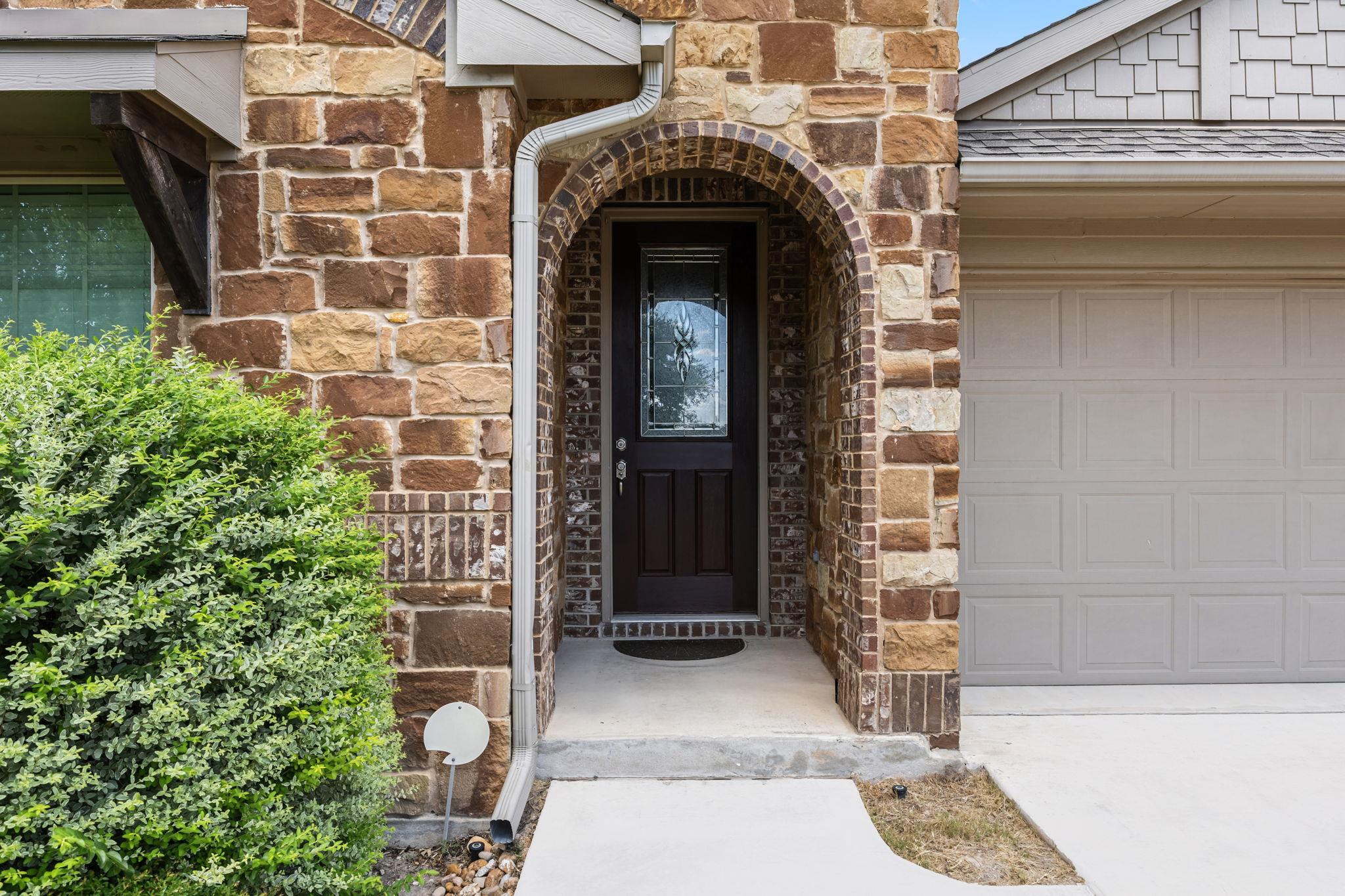 140 W Highfield St, Hutto, TX 78634