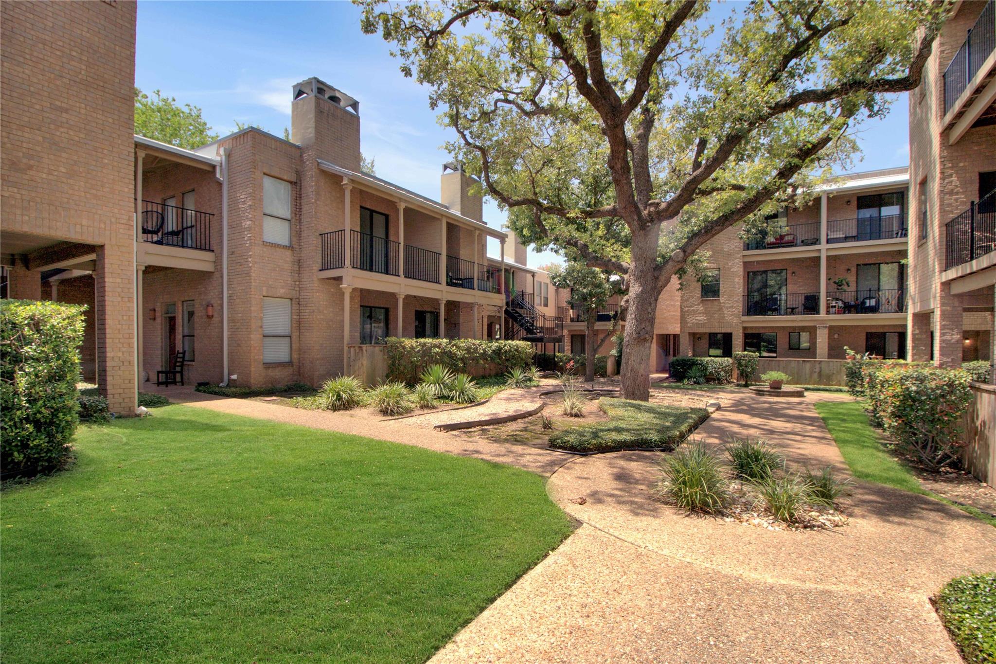 611 E 45th St # 8, Austin, TX 78751