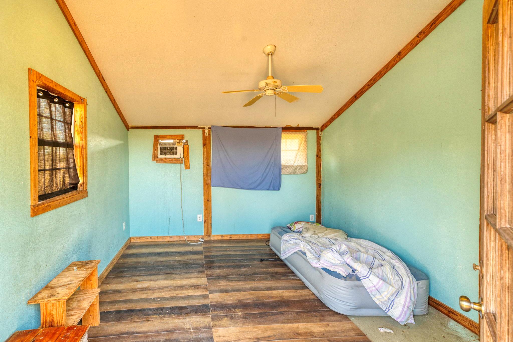 645 Old Luling Rd, Lockhart, TX 78644