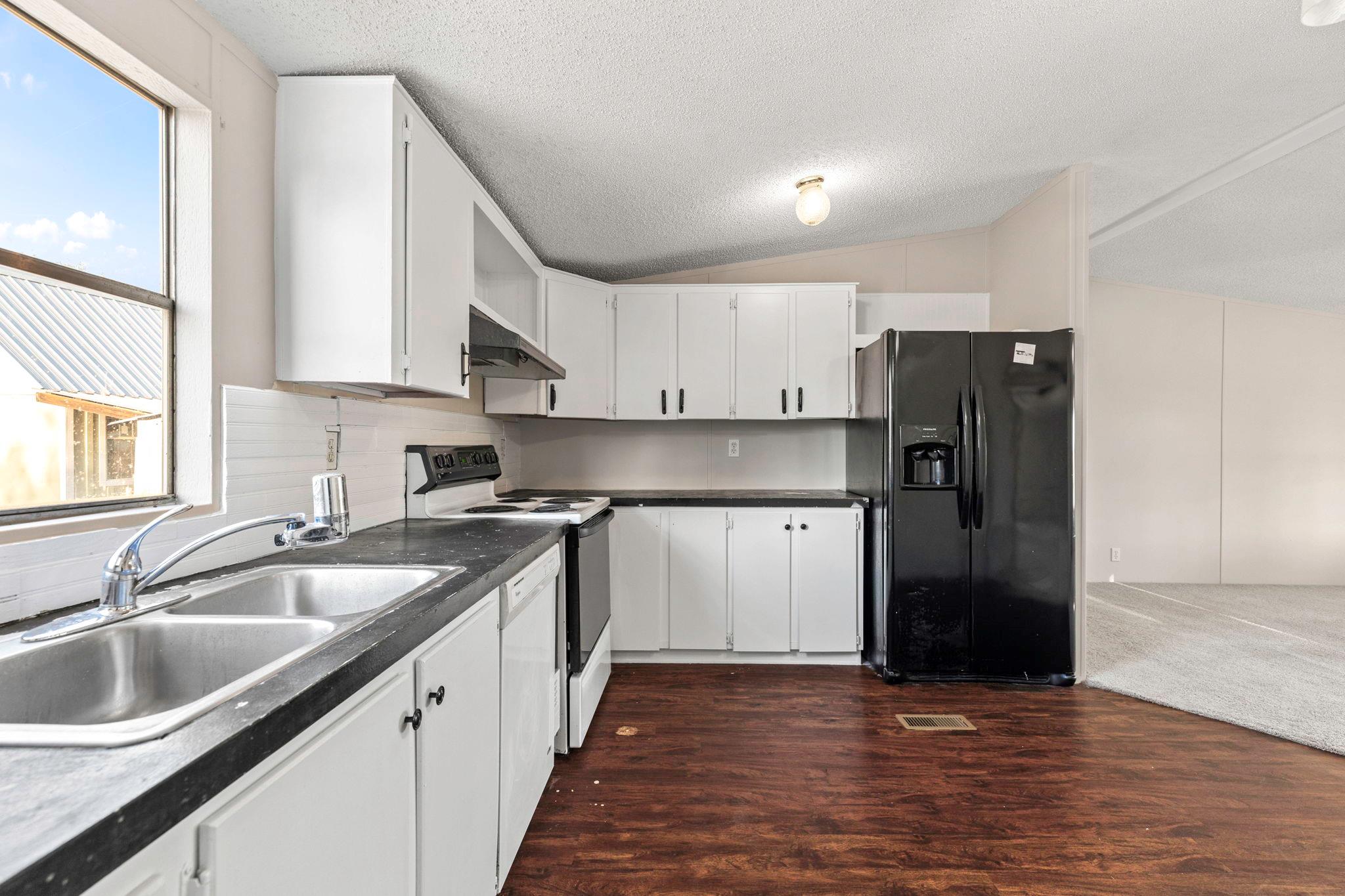 645 Old Luling Rd, Lockhart, TX 78644