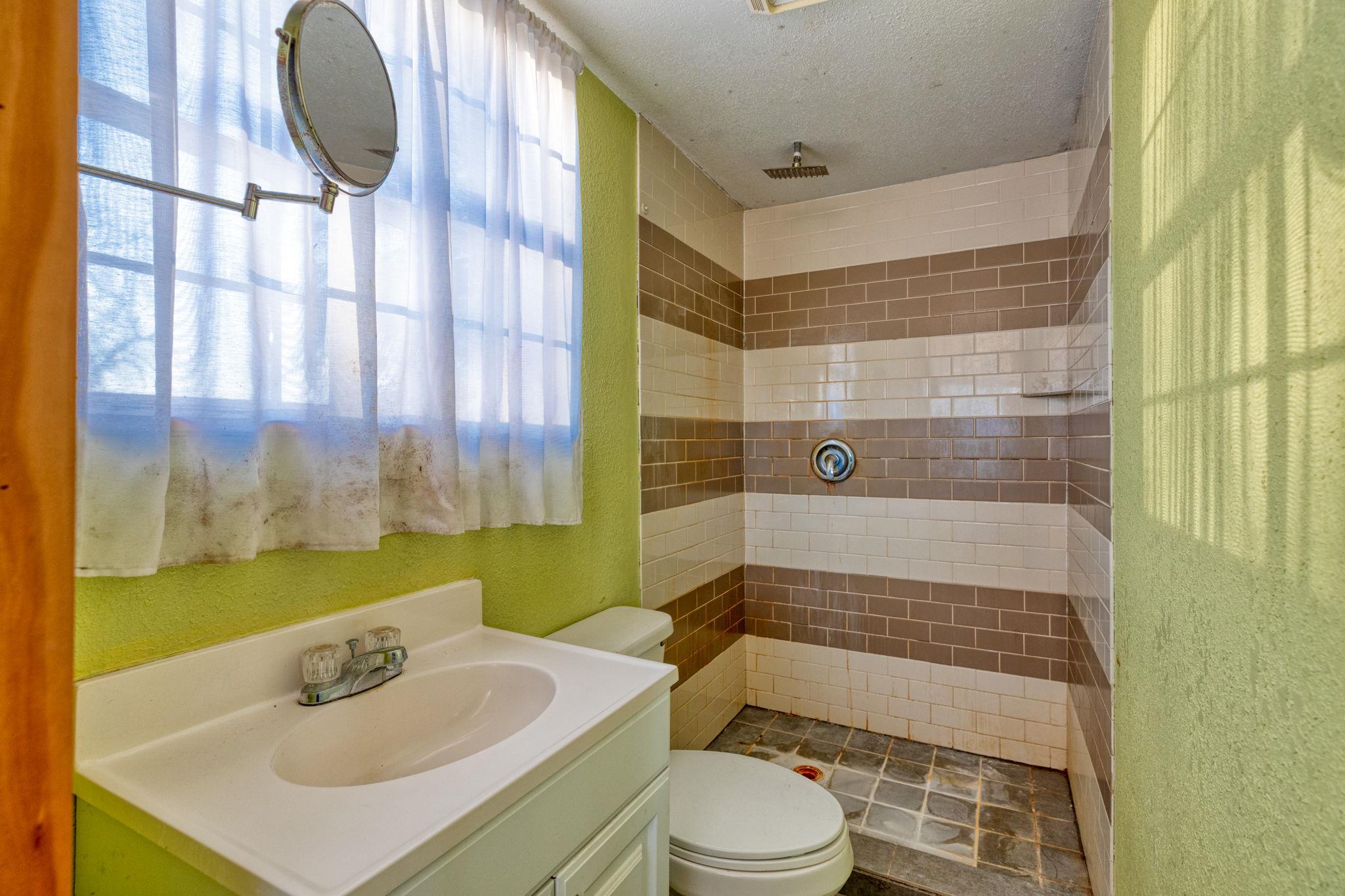 645 Old Luling Rd, Lockhart, TX 78644