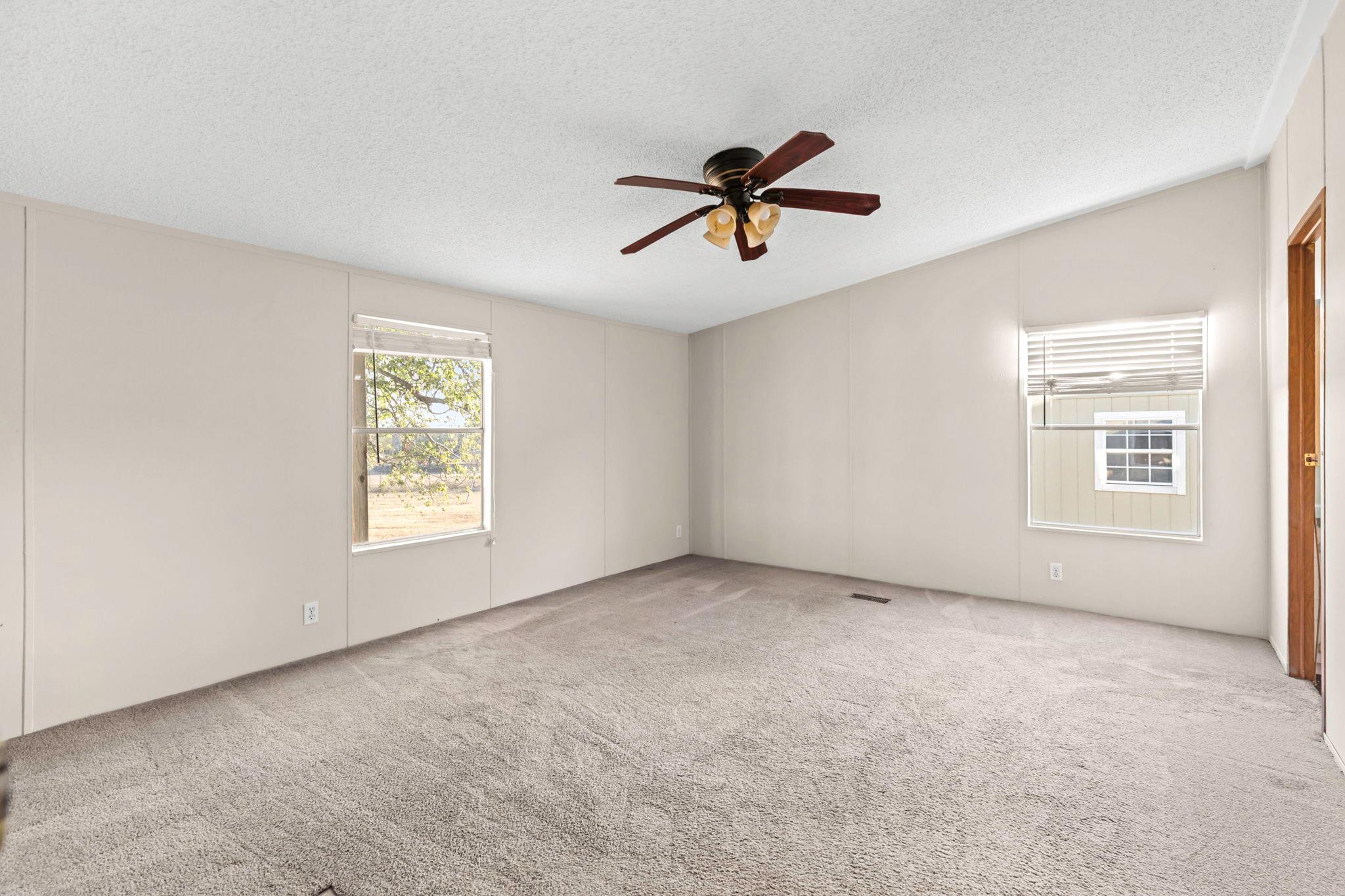 645 Old Luling Rd, Lockhart, TX 78644