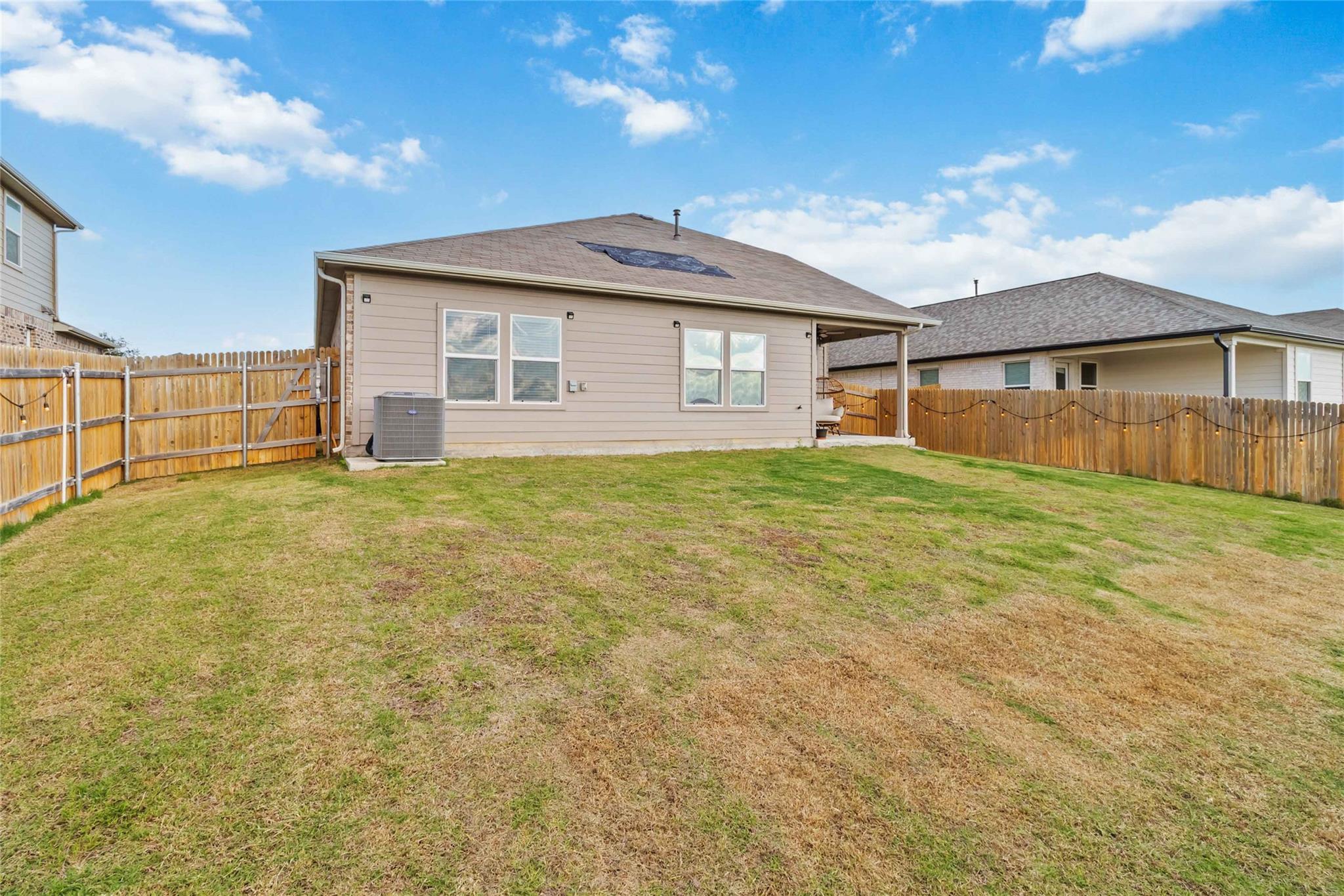 118 Ballyneal Ln, San Marcos, TX 78666