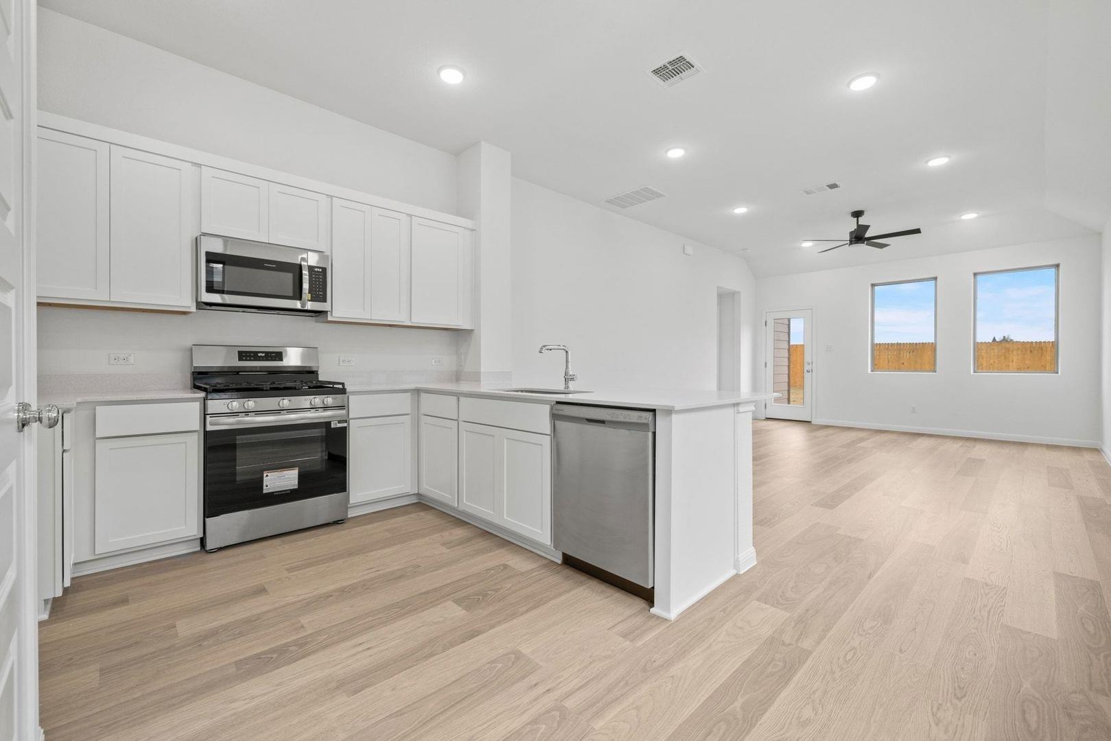 127 Tolo Dr, Elgin, TX 78621