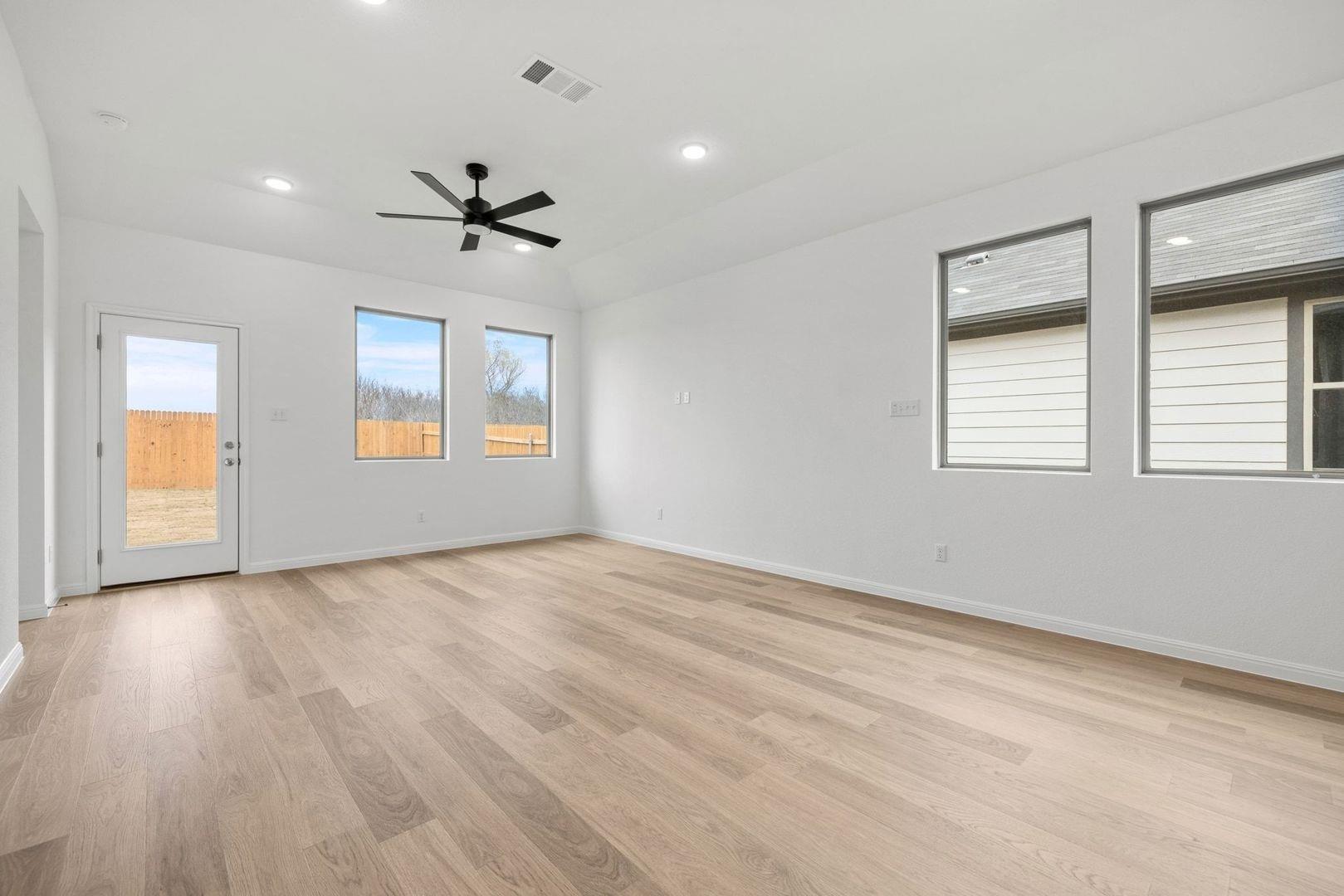 127 Tolo Dr, Elgin, TX 78621