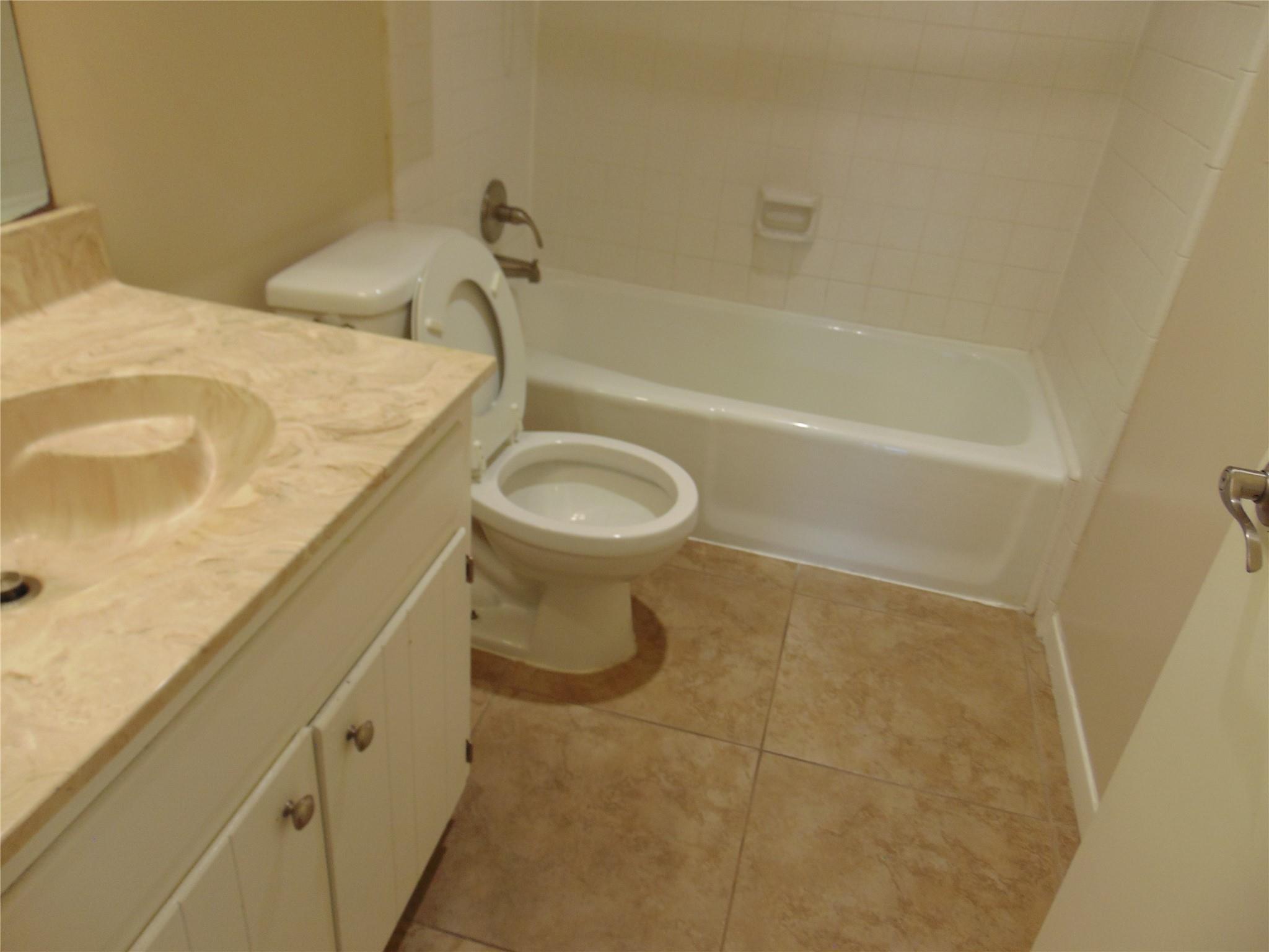 217 Stowaway Cv # B, Lakeway, TX 78734