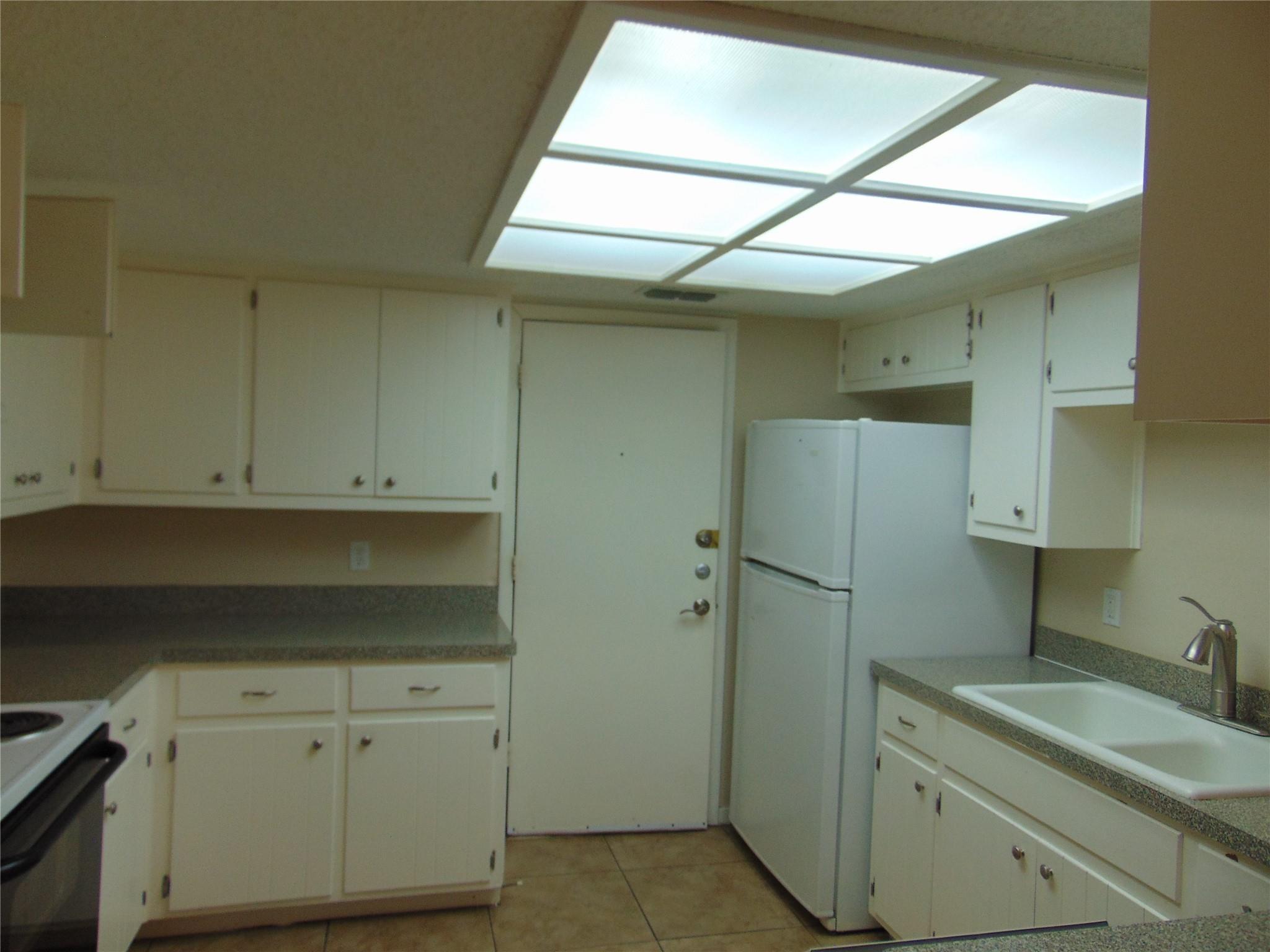 217 Stowaway Cv # B, Lakeway, TX 78734