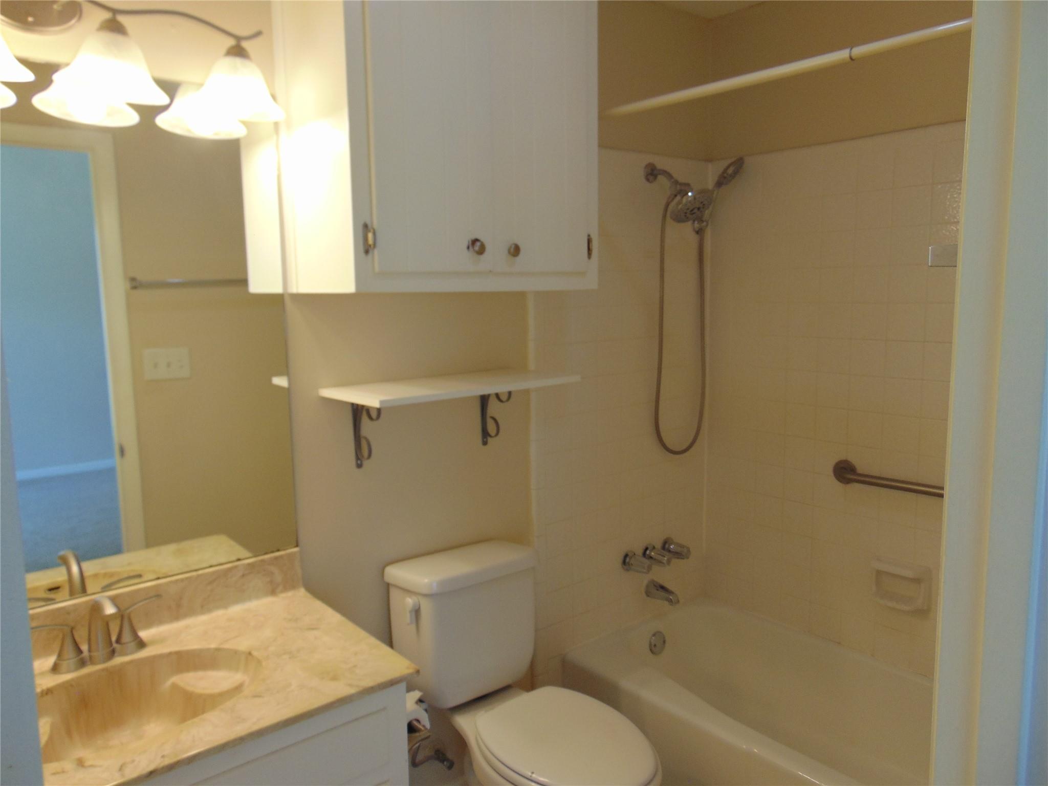 217 Stowaway Cv # B, Lakeway, TX 78734