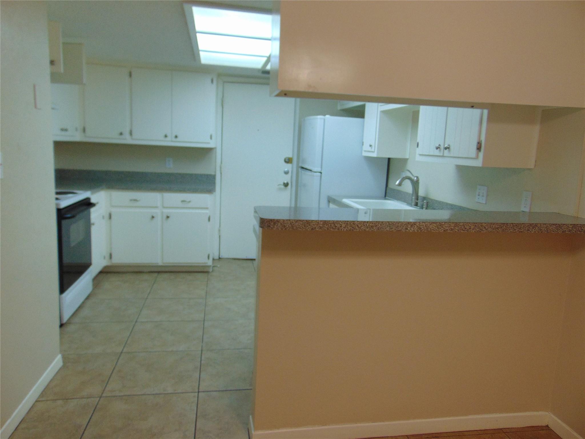 217 Stowaway Cv # B, Lakeway, TX 78734