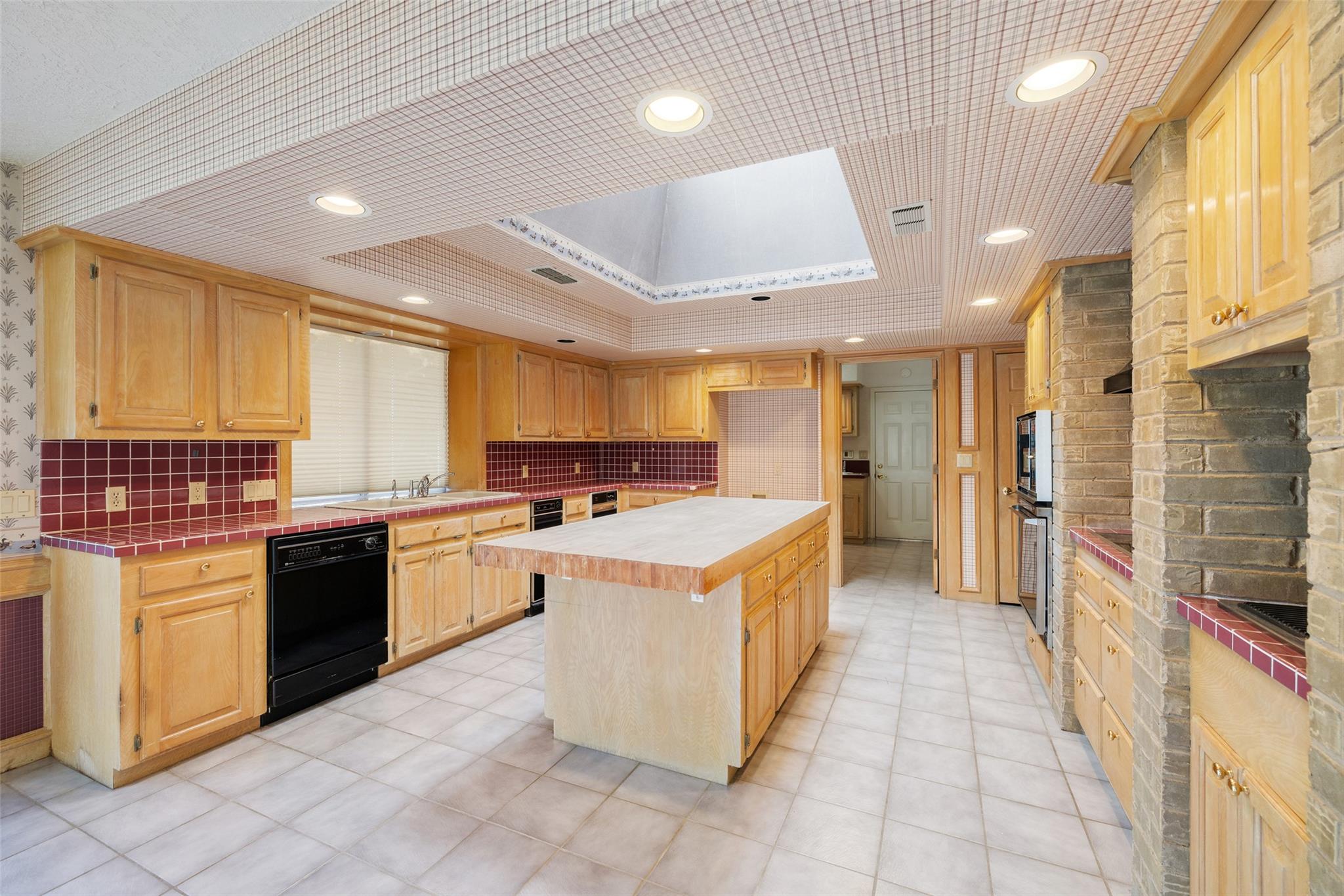 1322 Hi Cir N, Horseshoe Bay, TX 78657