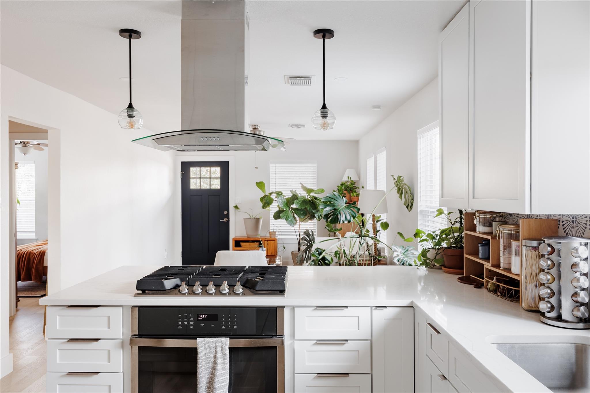 827 Gullett St, Austin, TX 78702