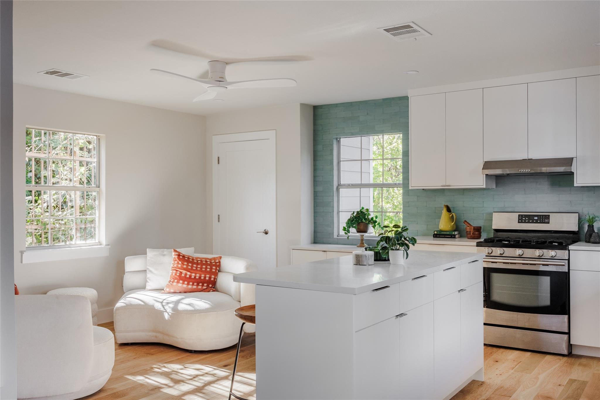 827 Gullett St, Austin, TX 78702