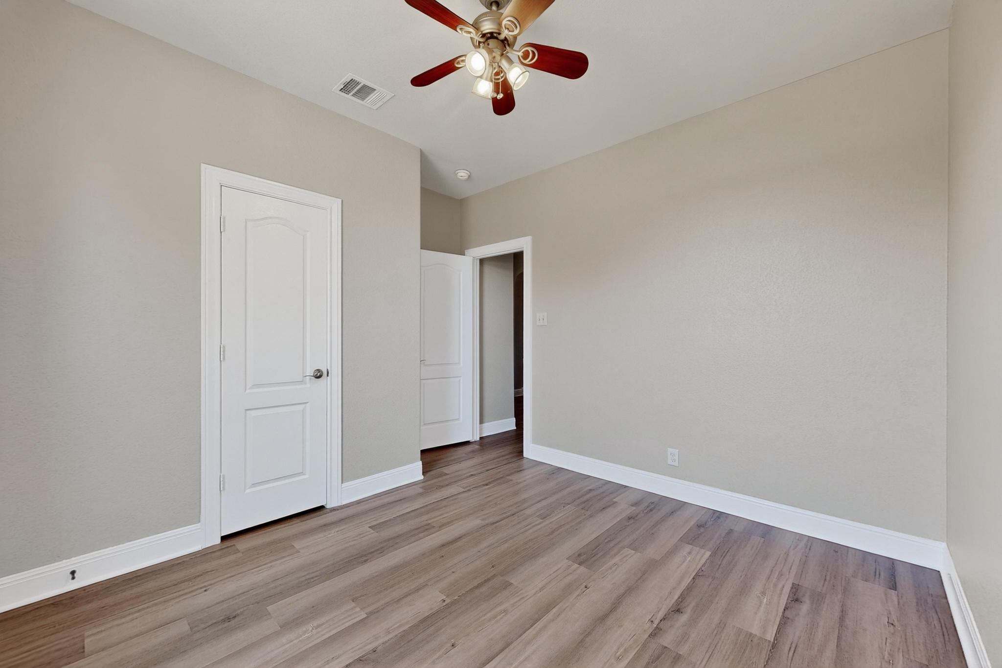 221 Sunnyside Dr, Kyle, TX 78640