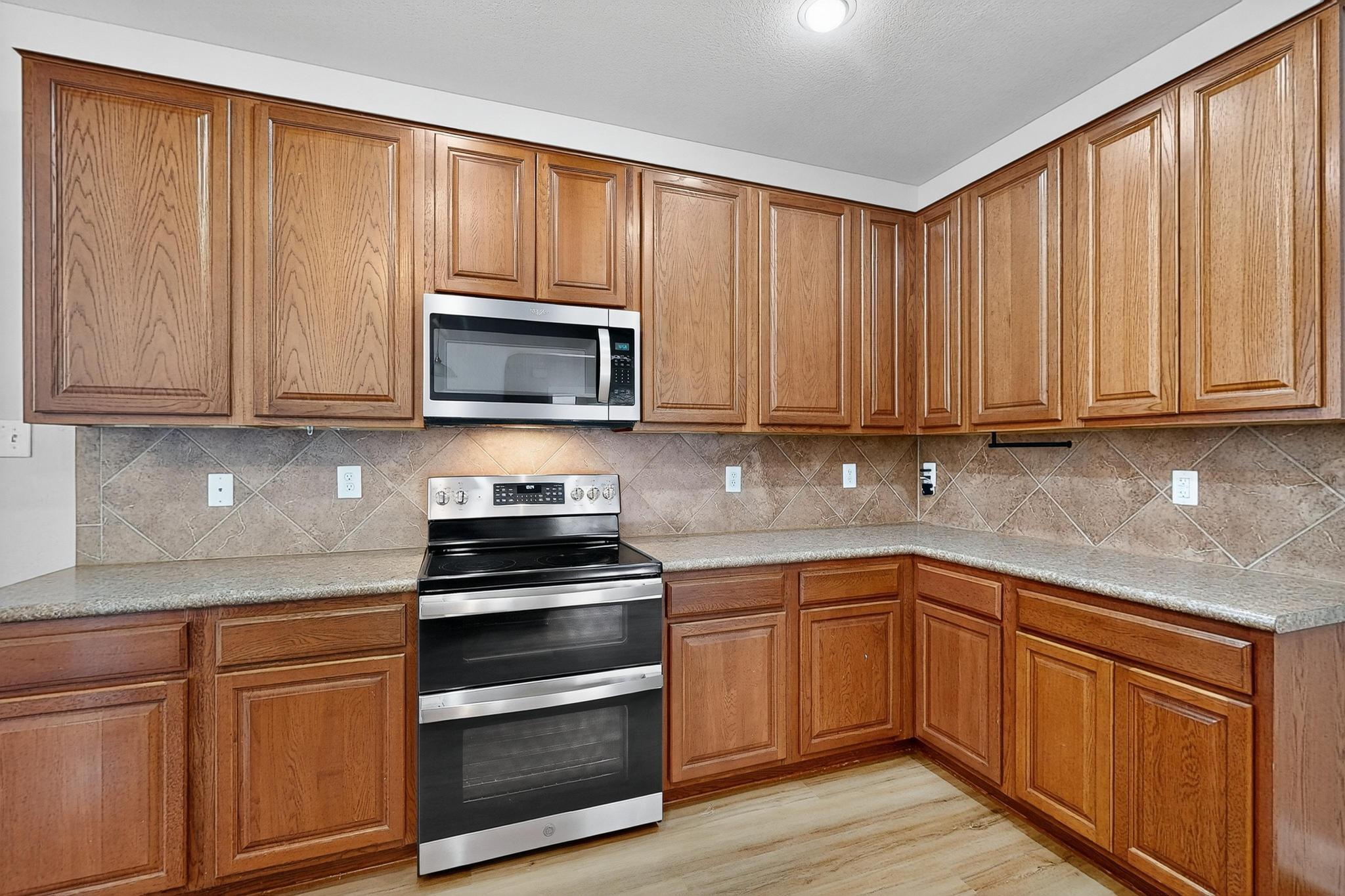 221 Sunnyside Dr, Kyle, TX 78640