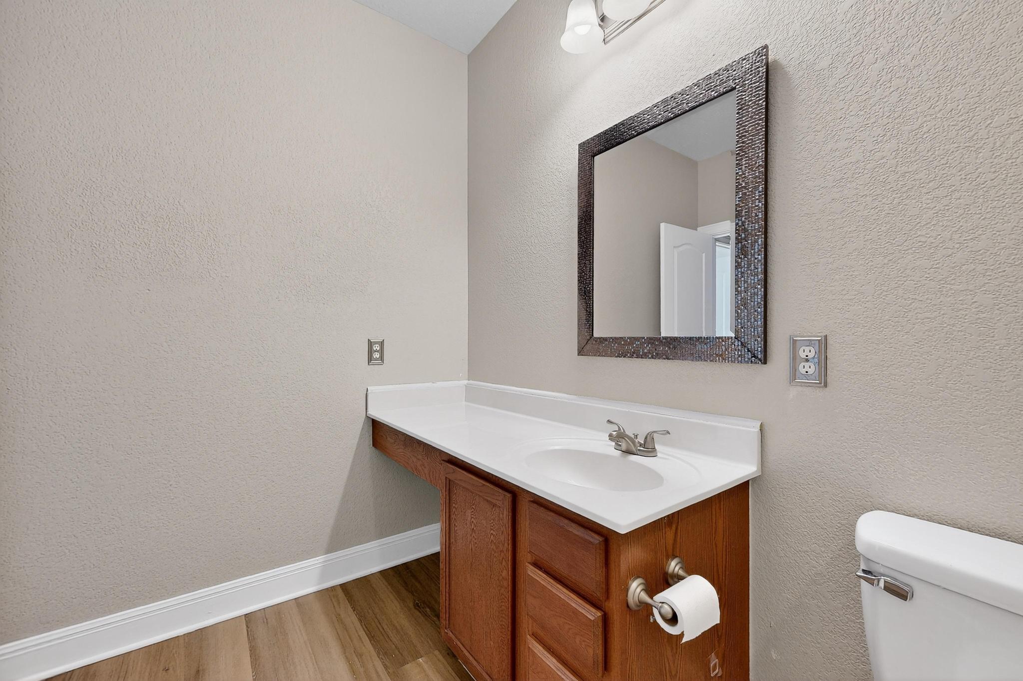 221 Sunnyside Dr, Kyle, TX 78640