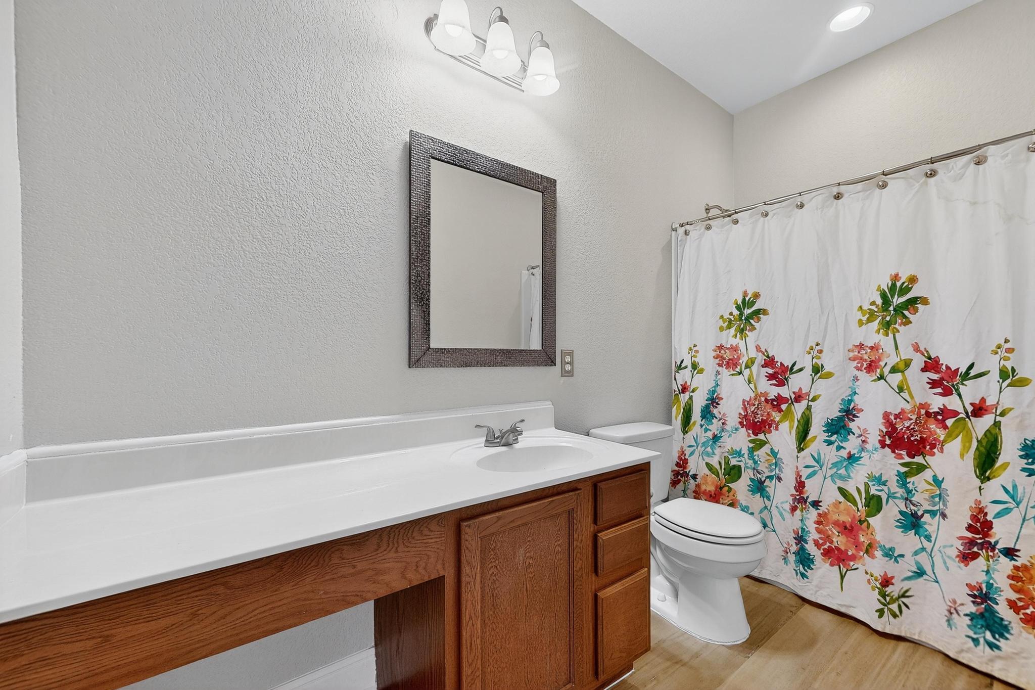 221 Sunnyside Dr, Kyle, TX 78640