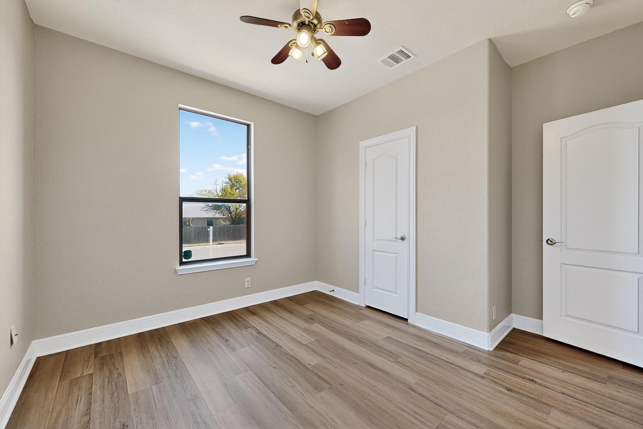 221 Sunnyside Dr, Kyle, TX 78640