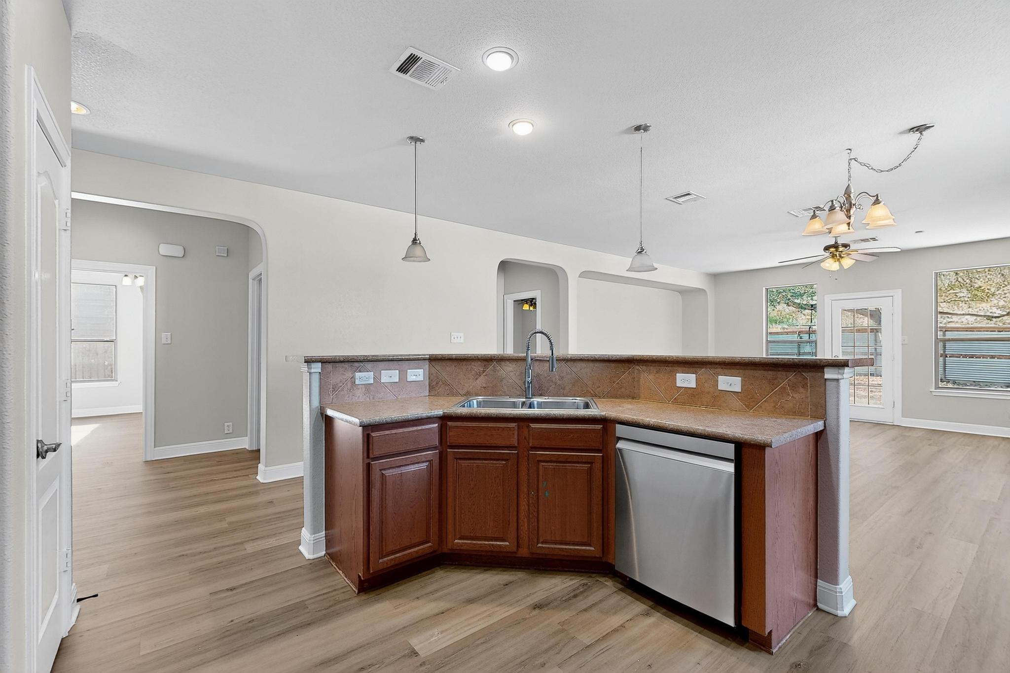 221 Sunnyside Dr, Kyle, TX 78640