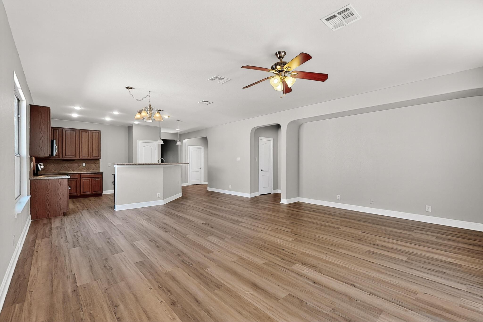 221 Sunnyside Dr, Kyle, TX 78640