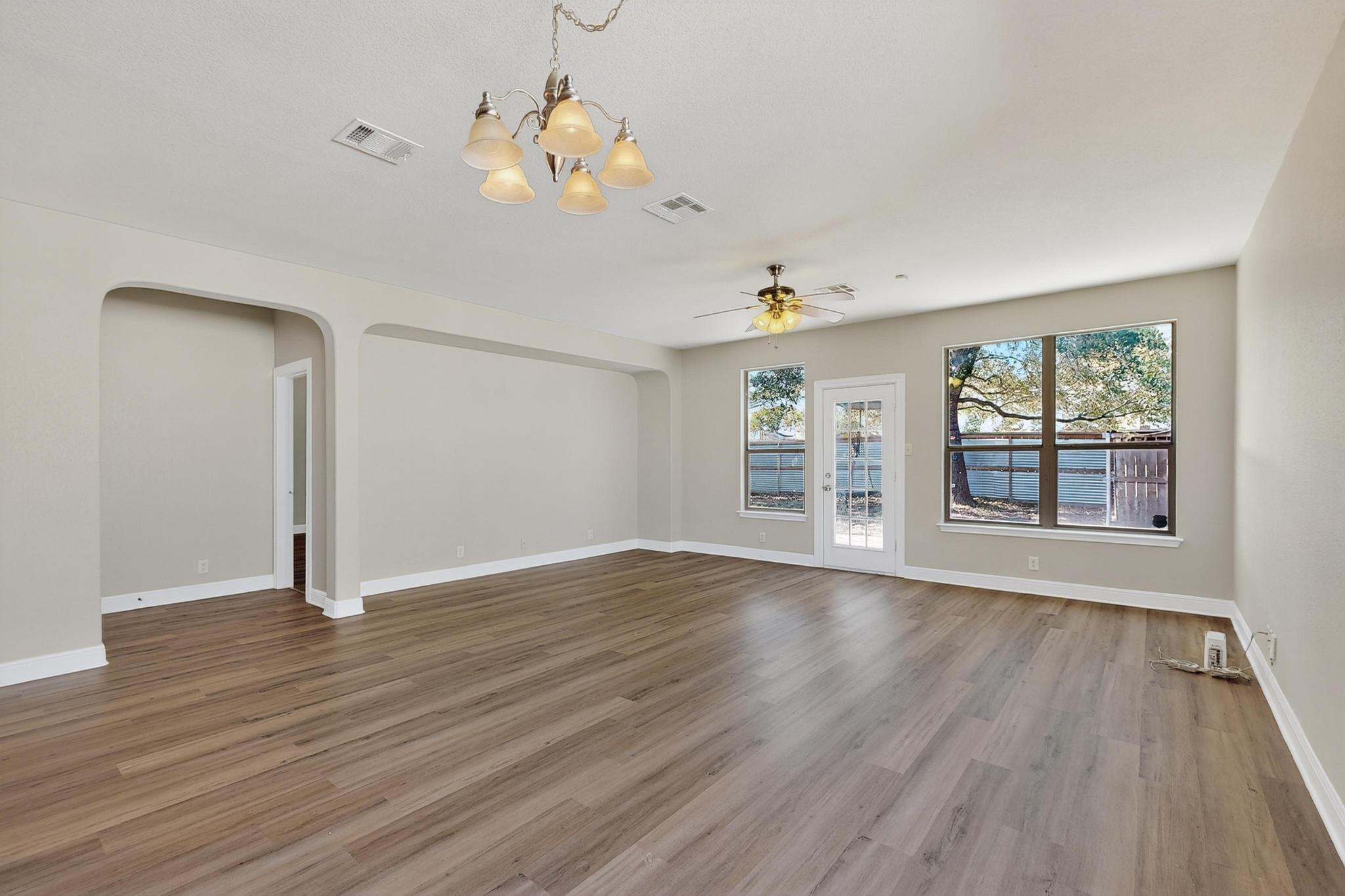 221 Sunnyside Dr, Kyle, TX 78640