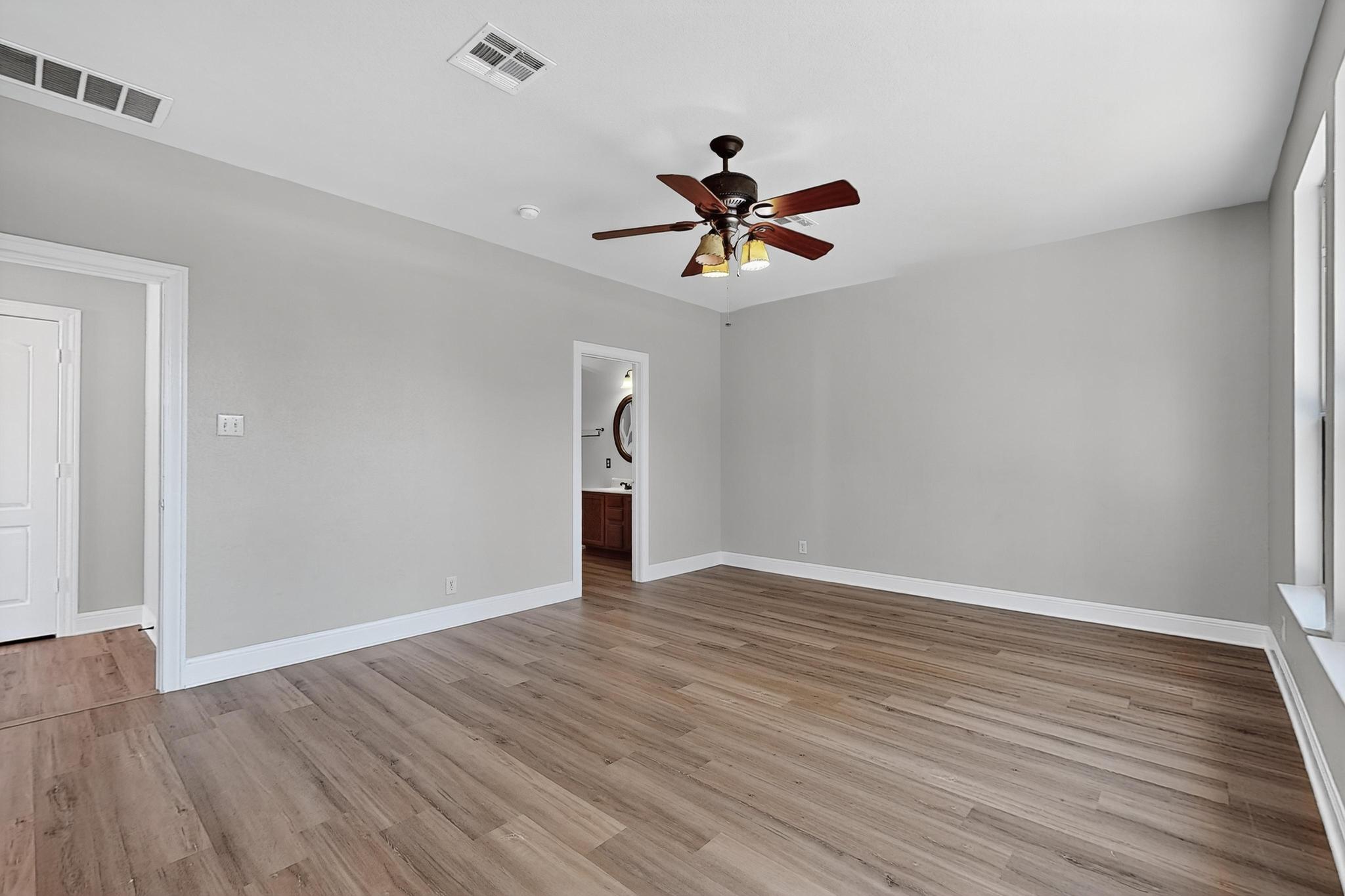 221 Sunnyside Dr, Kyle, TX 78640