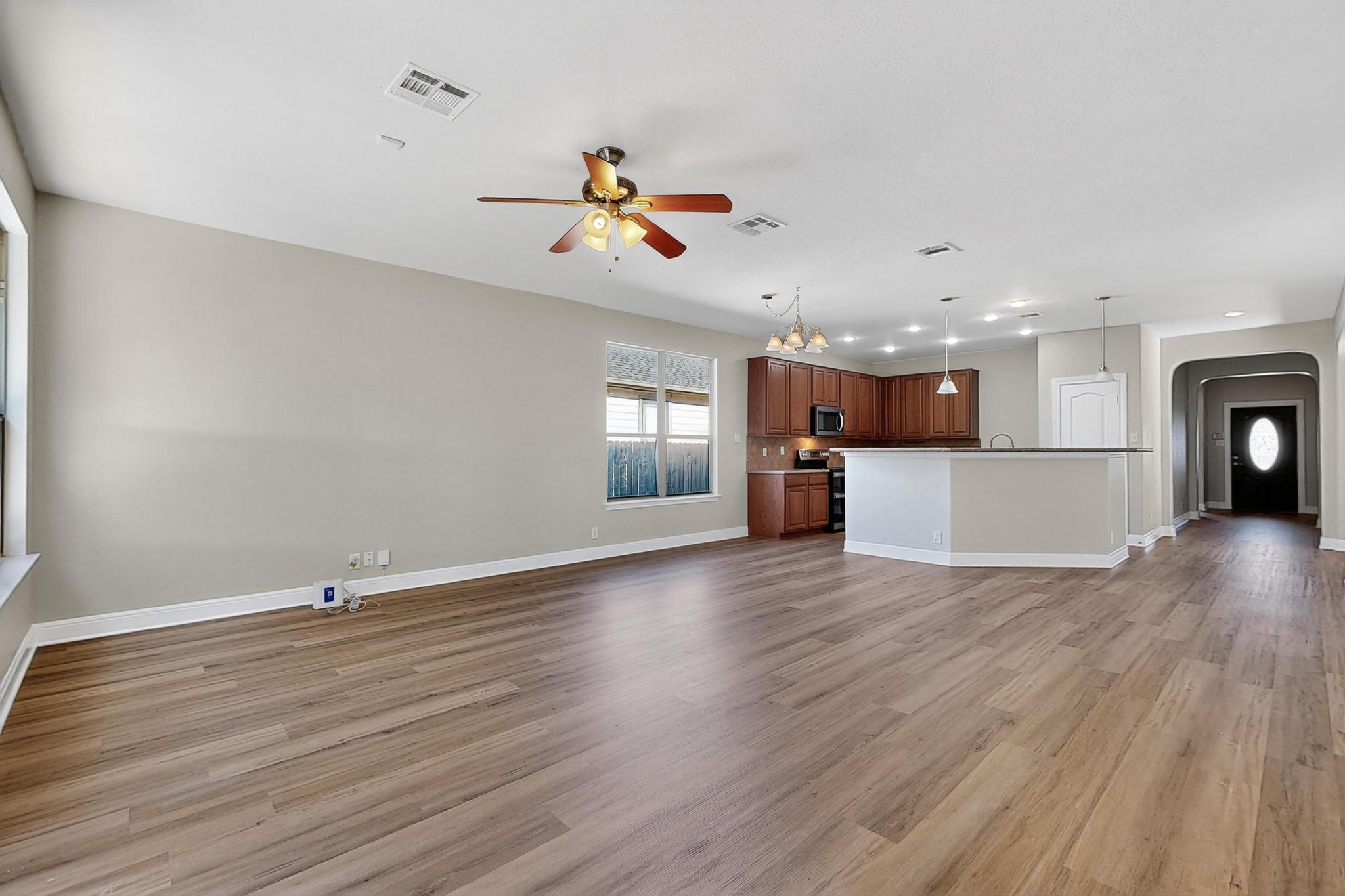 221 Sunnyside Dr, Kyle, TX 78640