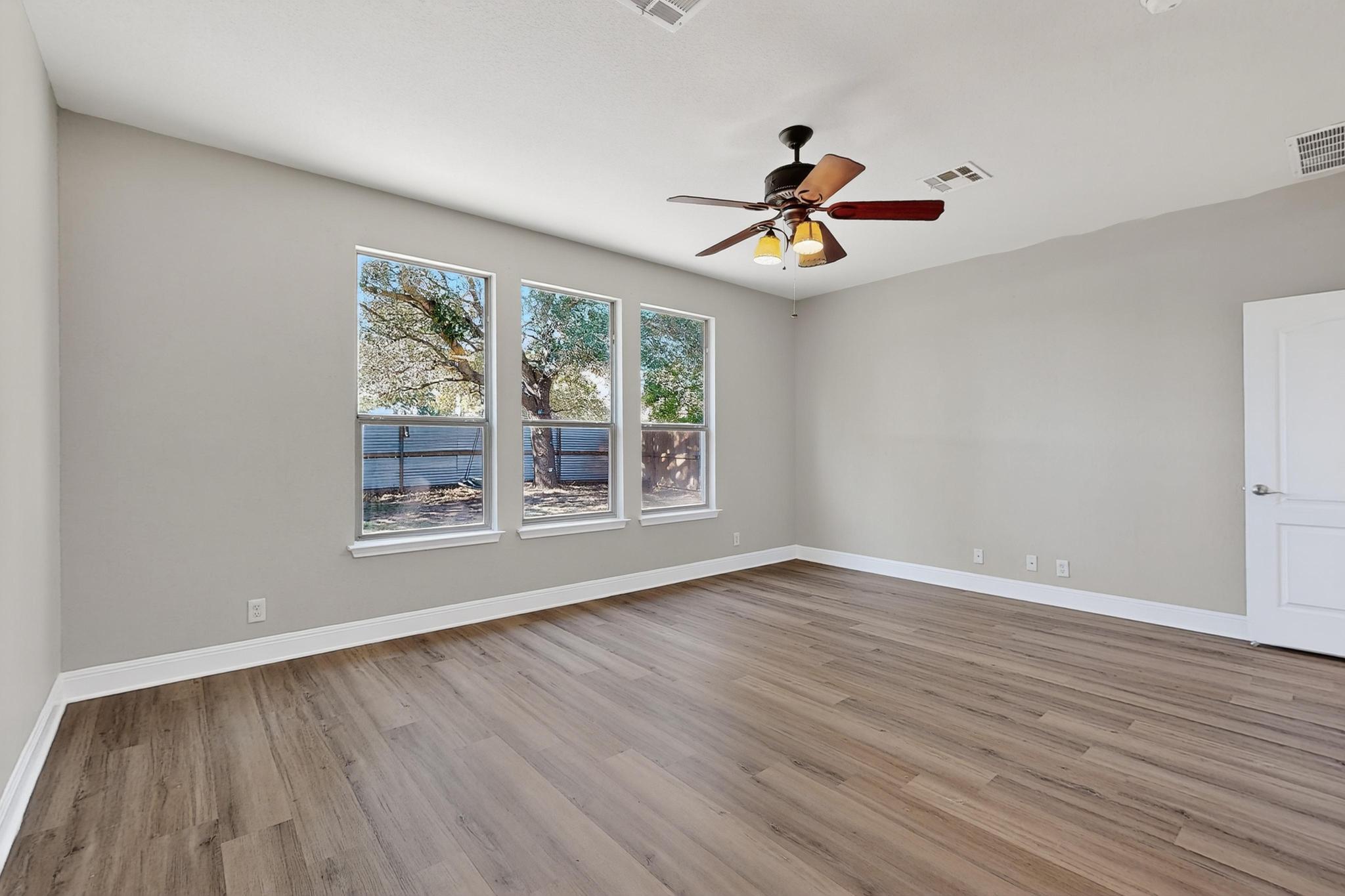 221 Sunnyside Dr, Kyle, TX 78640