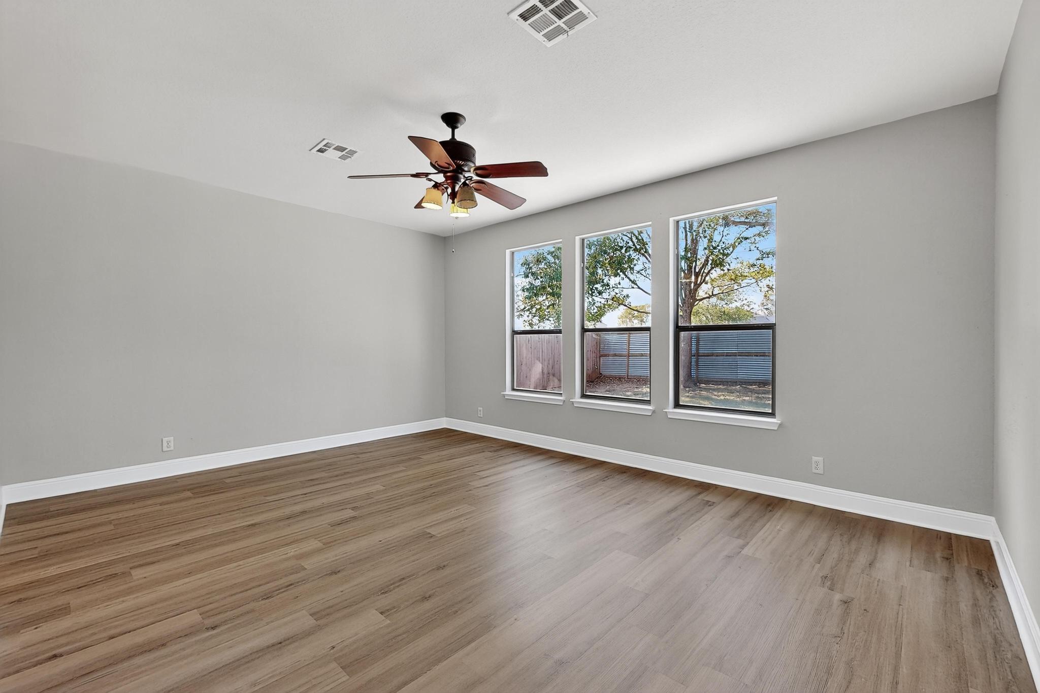 221 Sunnyside Dr, Kyle, TX 78640