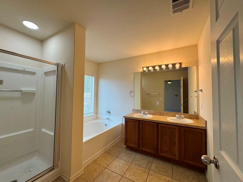 172 Spruce Dr, Kyle, TX 78640