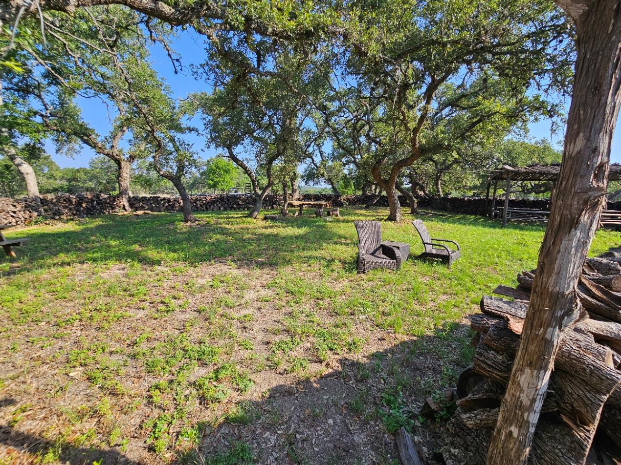 000 Windmill Ridge Dr, Blanco, TX 78606