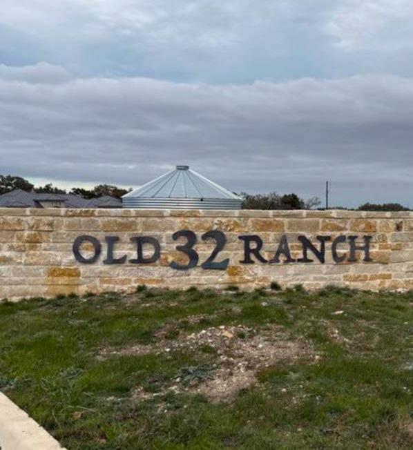 000 Windmill Ridge Dr, Blanco, TX 78606